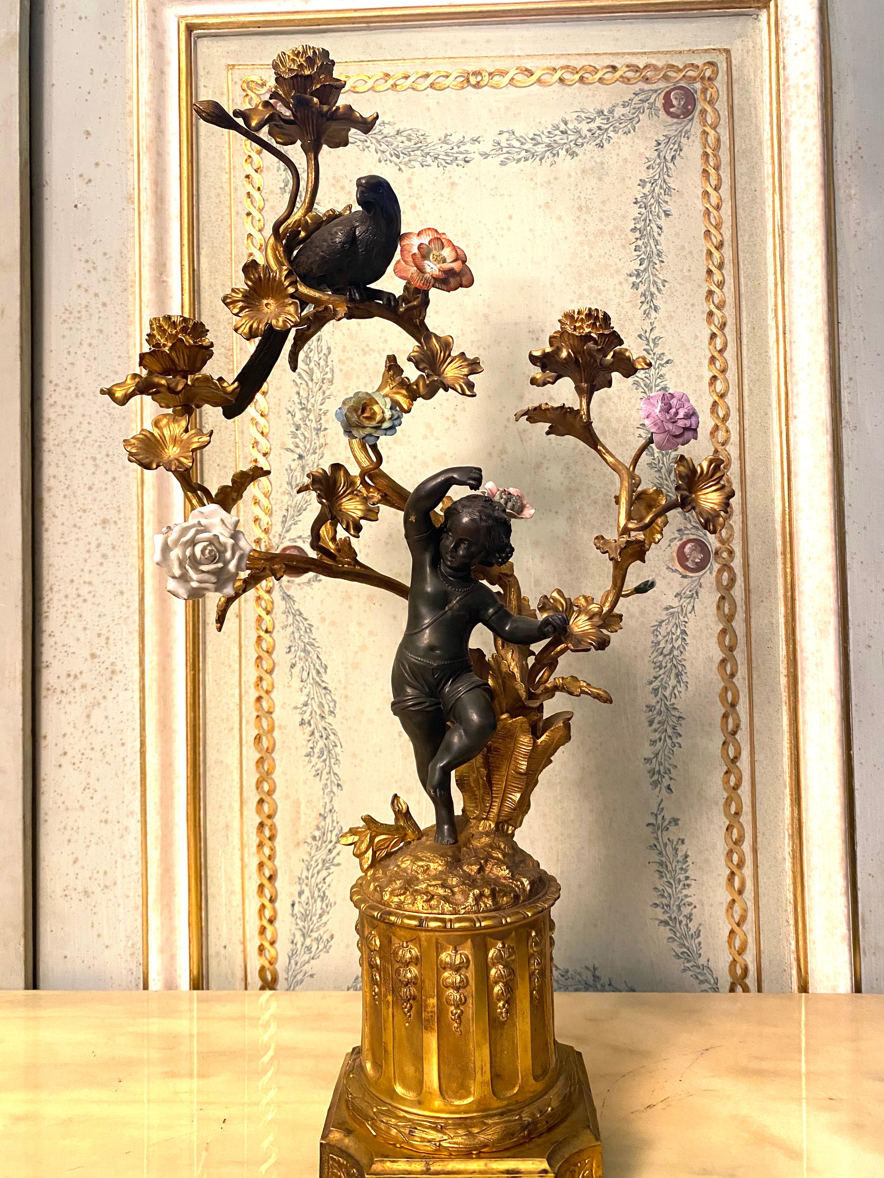 Incroyable paire de candélabres français du 19ème siècle en bronze et bronze doré en vente 3