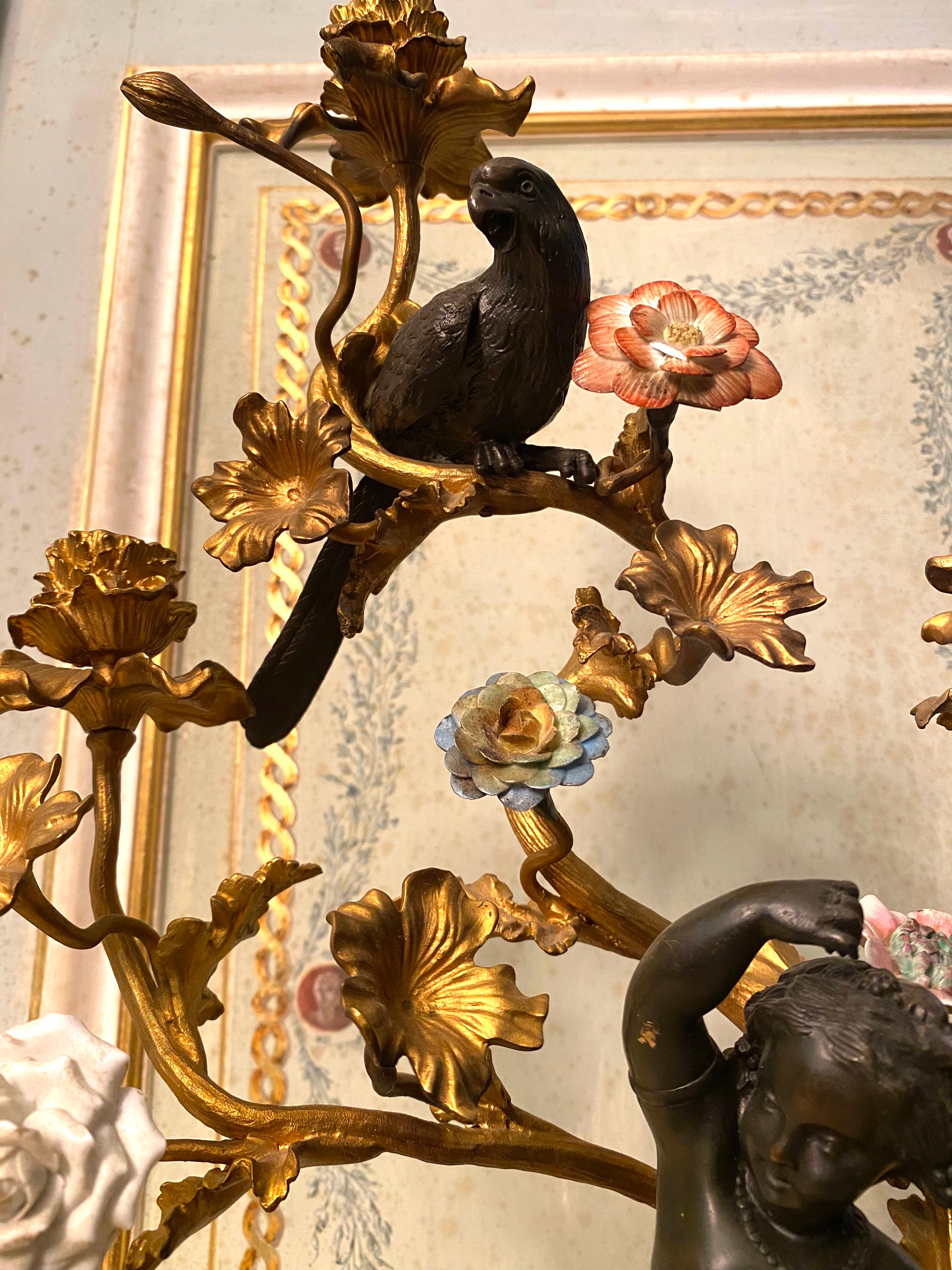 Incroyable paire de candélabres français du 19ème siècle en bronze et bronze doré en vente 4