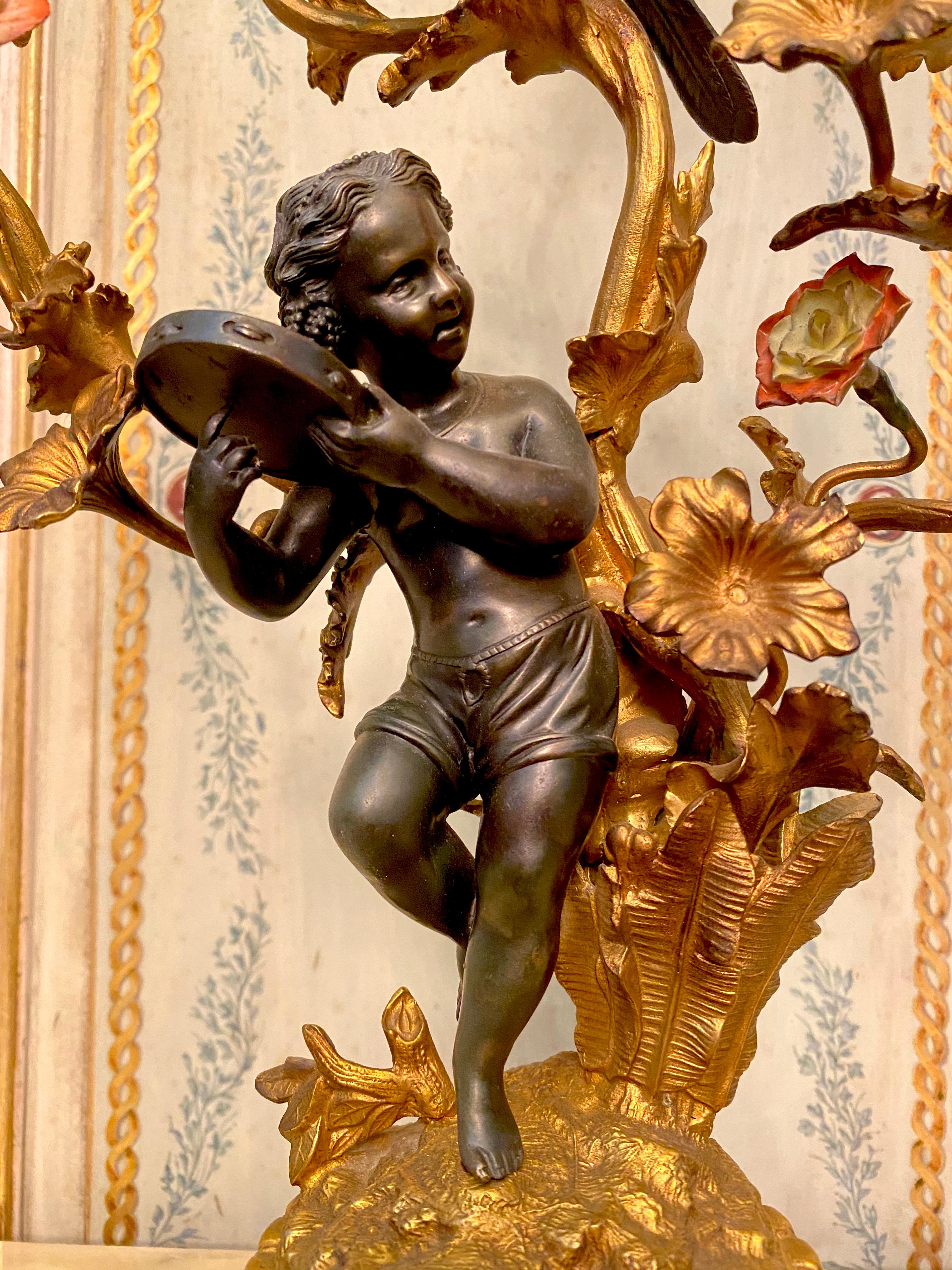 Incroyable paire de candélabres français du 19ème siècle en bronze et bronze doré en vente 6