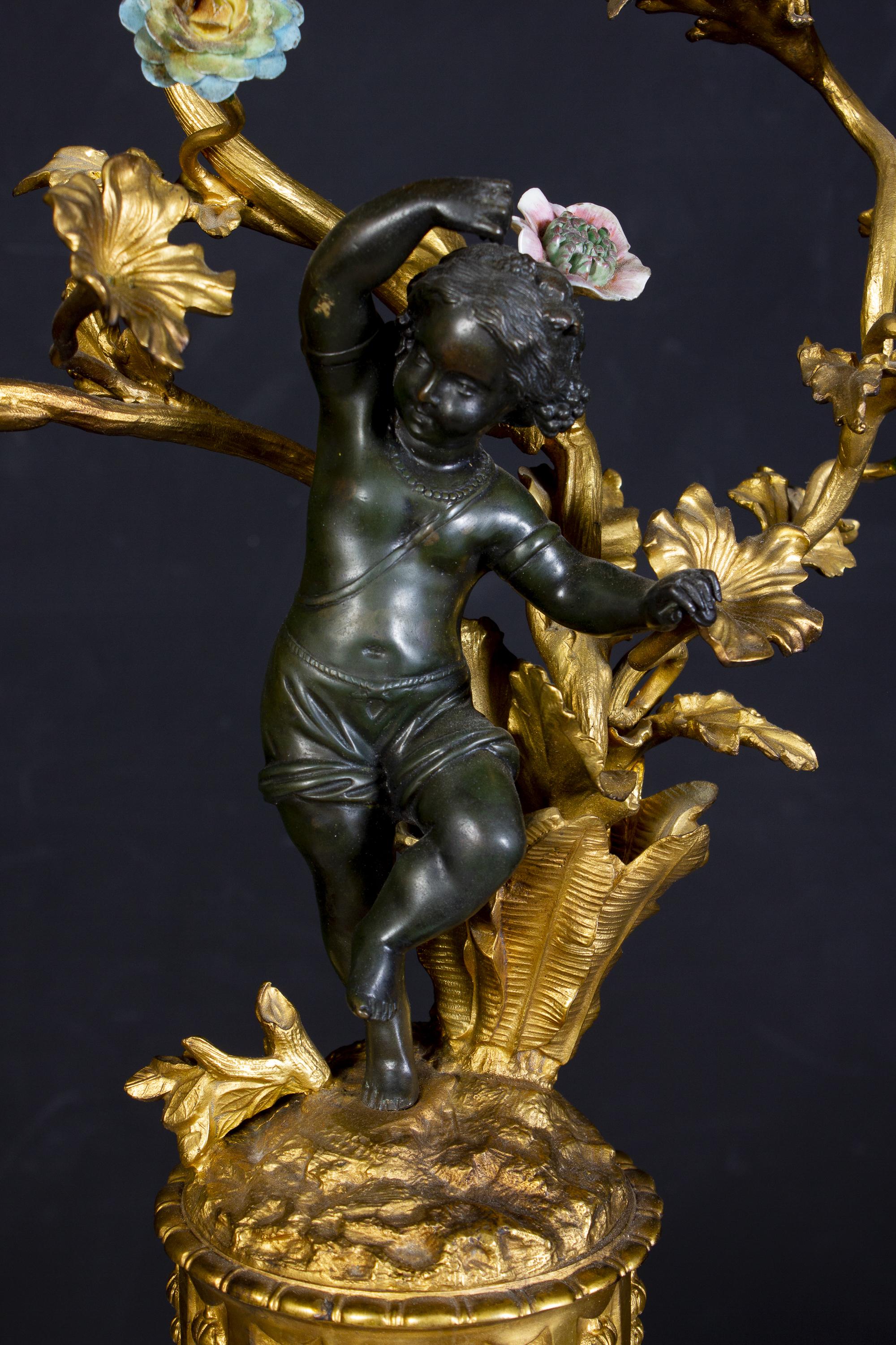 Paar französische Kandelaber aus Bronze und vergoldeter Bronze aus dem 19. Jahrhundert im Zustand „Gut“ im Angebot in Rome, IT