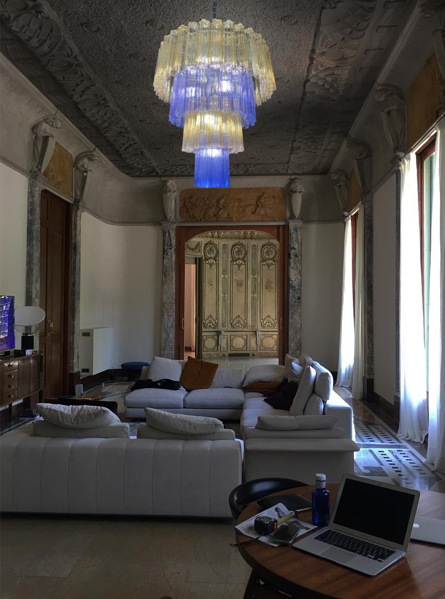 Amazing Pair of Italian Lollo Chandeliers by Valentina Planta Murano In New Condition In Budapest, HU