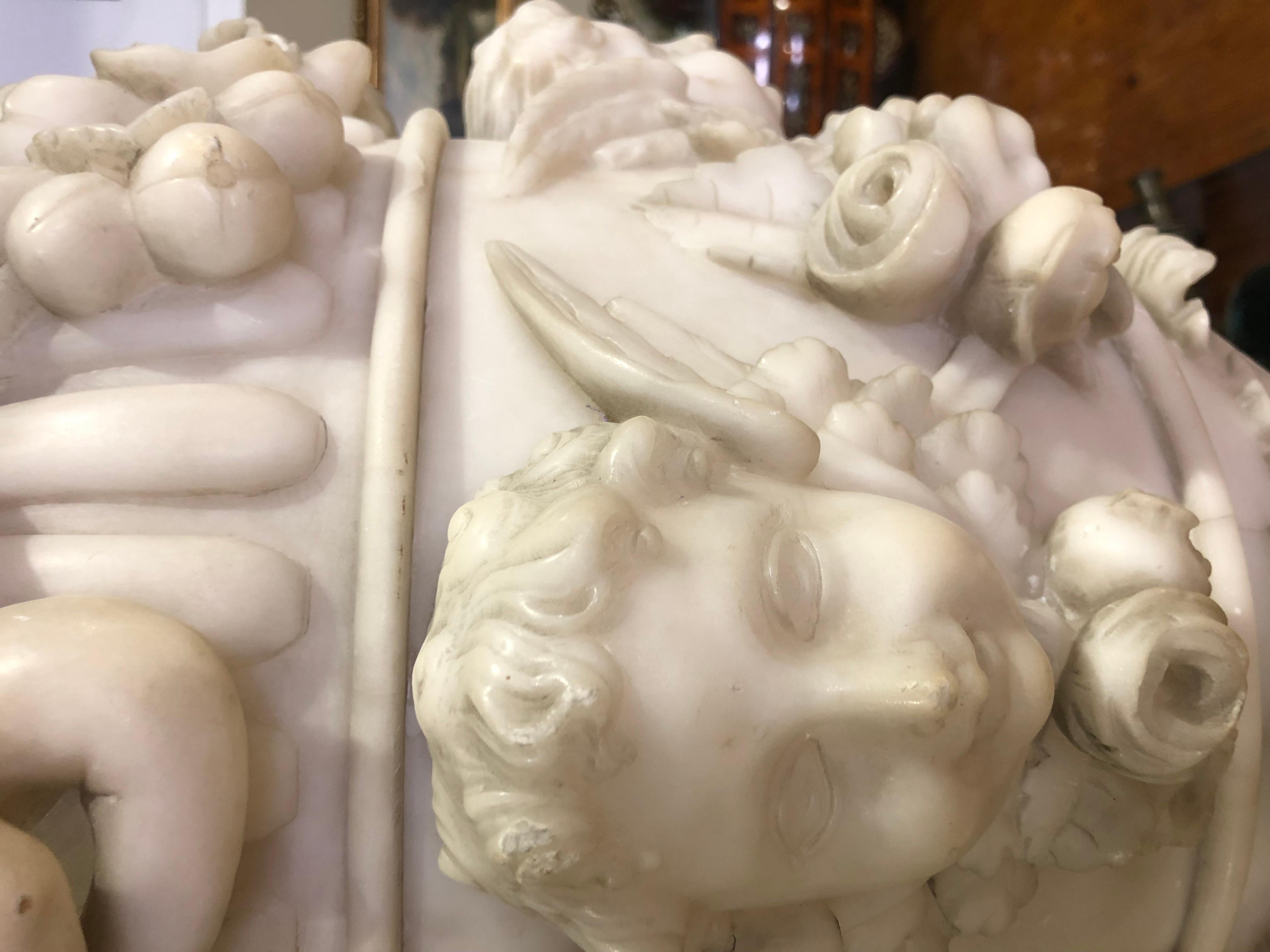 INCREDIBILE COPPIA DI VASI DI GRANDI DIMENSIONI  Ottocento in marmo di Carrara in vendita 2