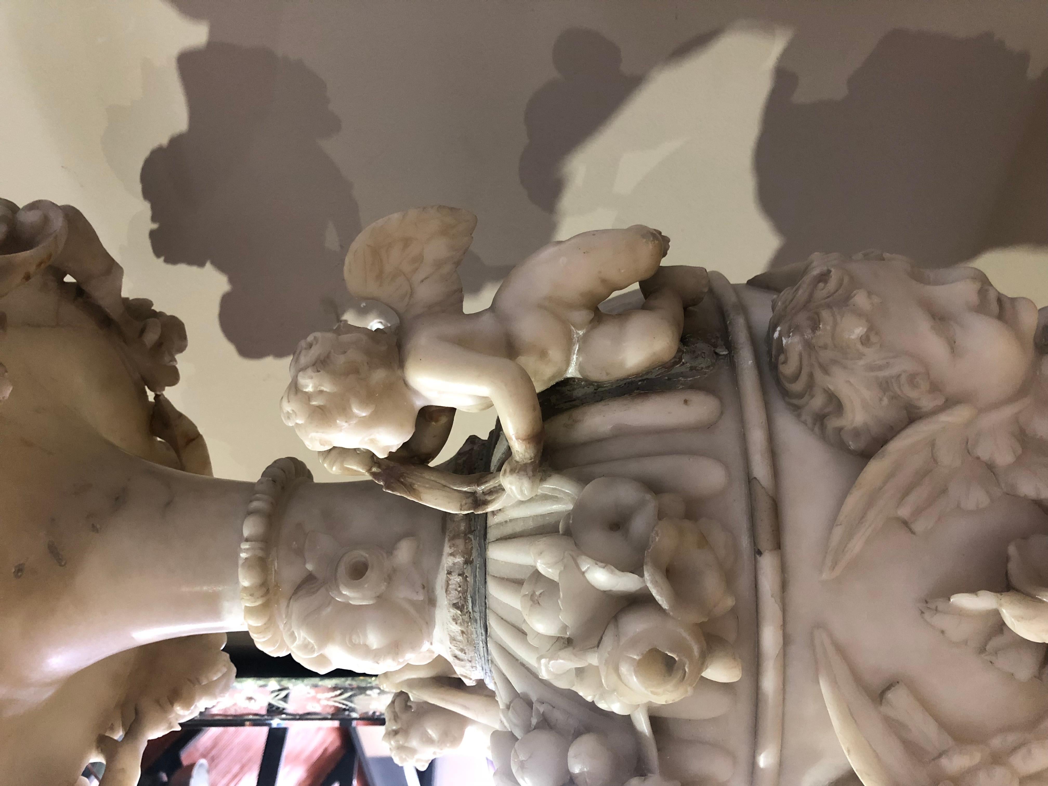 Barocco INCREDIBILE COPPIA DI VASI DI GRANDI DIMENSIONI  Ottocento in marmo di Carrara in vendita
