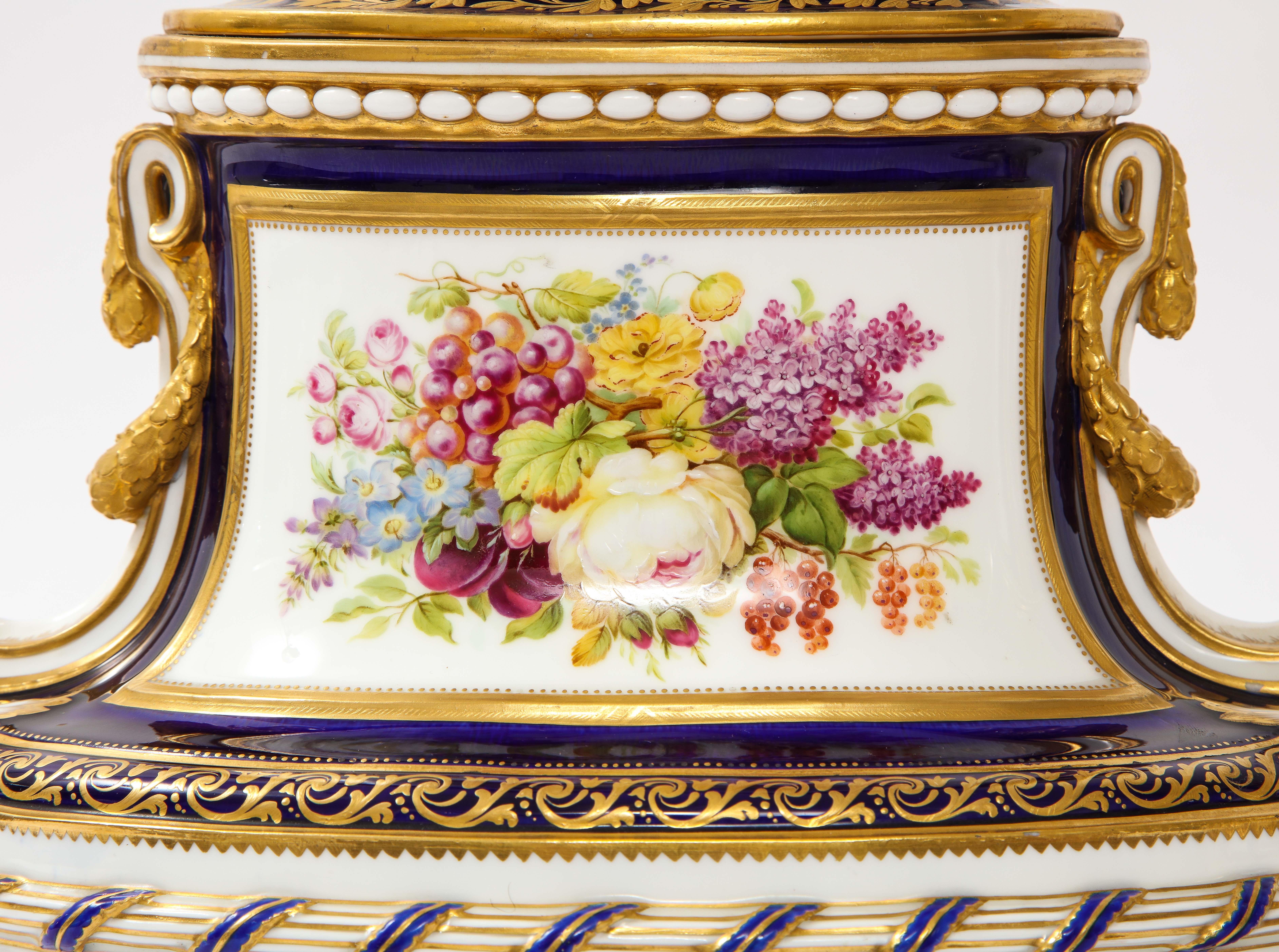 Increíble Pareja de Jarrones de Porcelana Mintons Cubiertos de Tierra Azul Cobalto con Naturaleza Muerta en venta 4