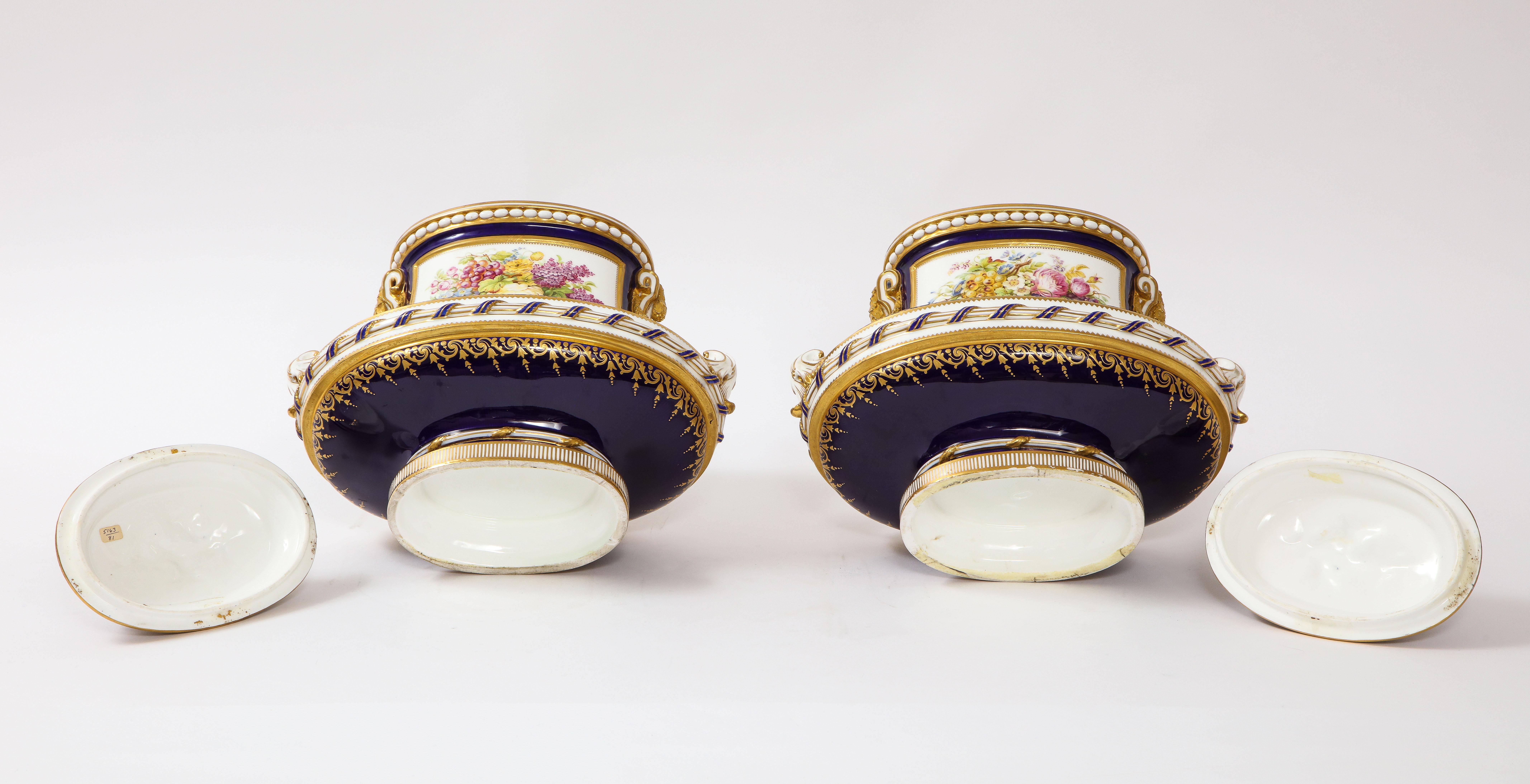 Increíble Pareja de Jarrones de Porcelana Mintons Cubiertos de Tierra Azul Cobalto con Naturaleza Muerta en venta 12
