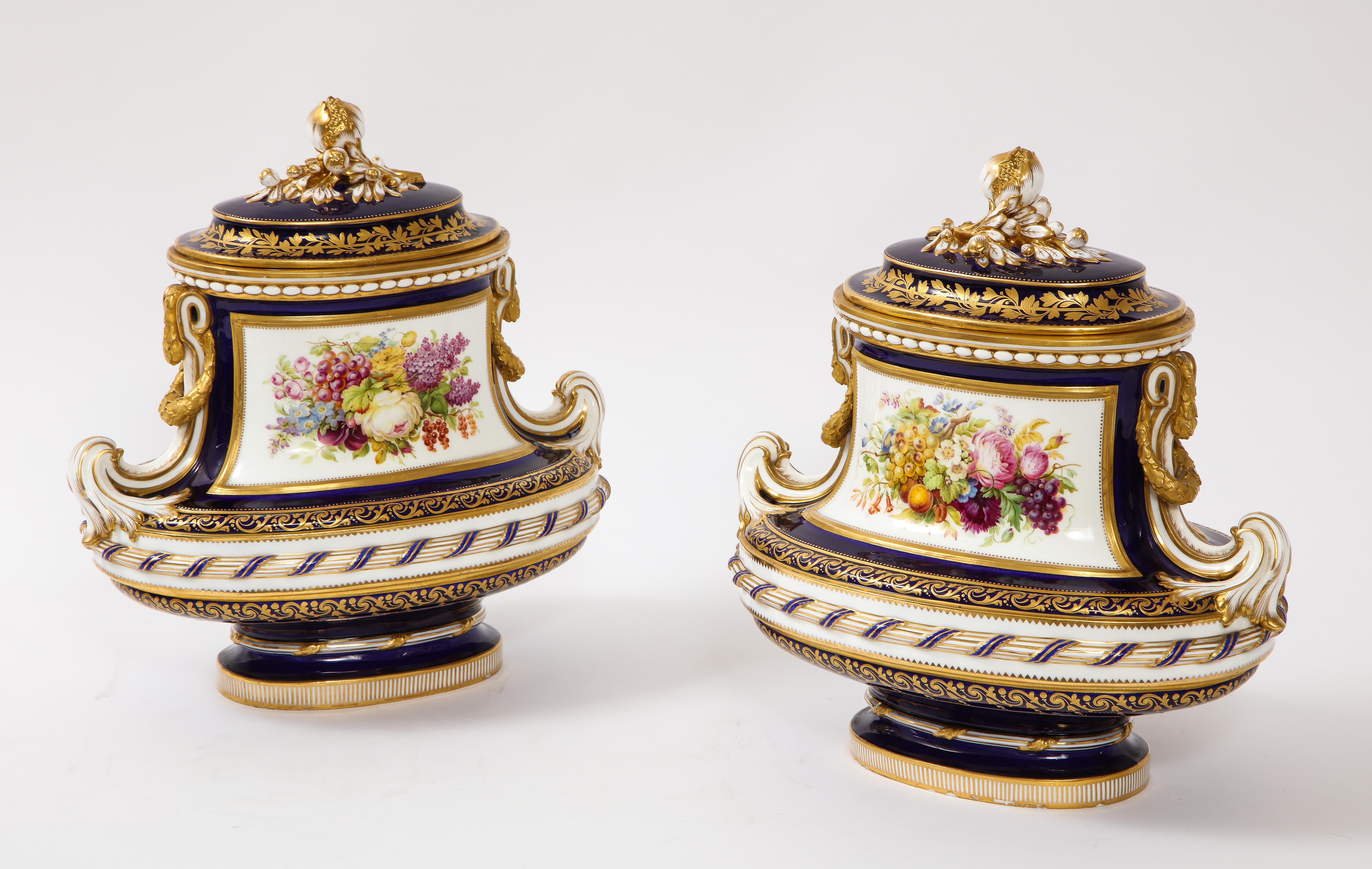 Increíble Pareja de Jarrones de Porcelana Mintons Cubiertos de Tierra Azul Cobalto con Naturaleza Muerta en venta 1