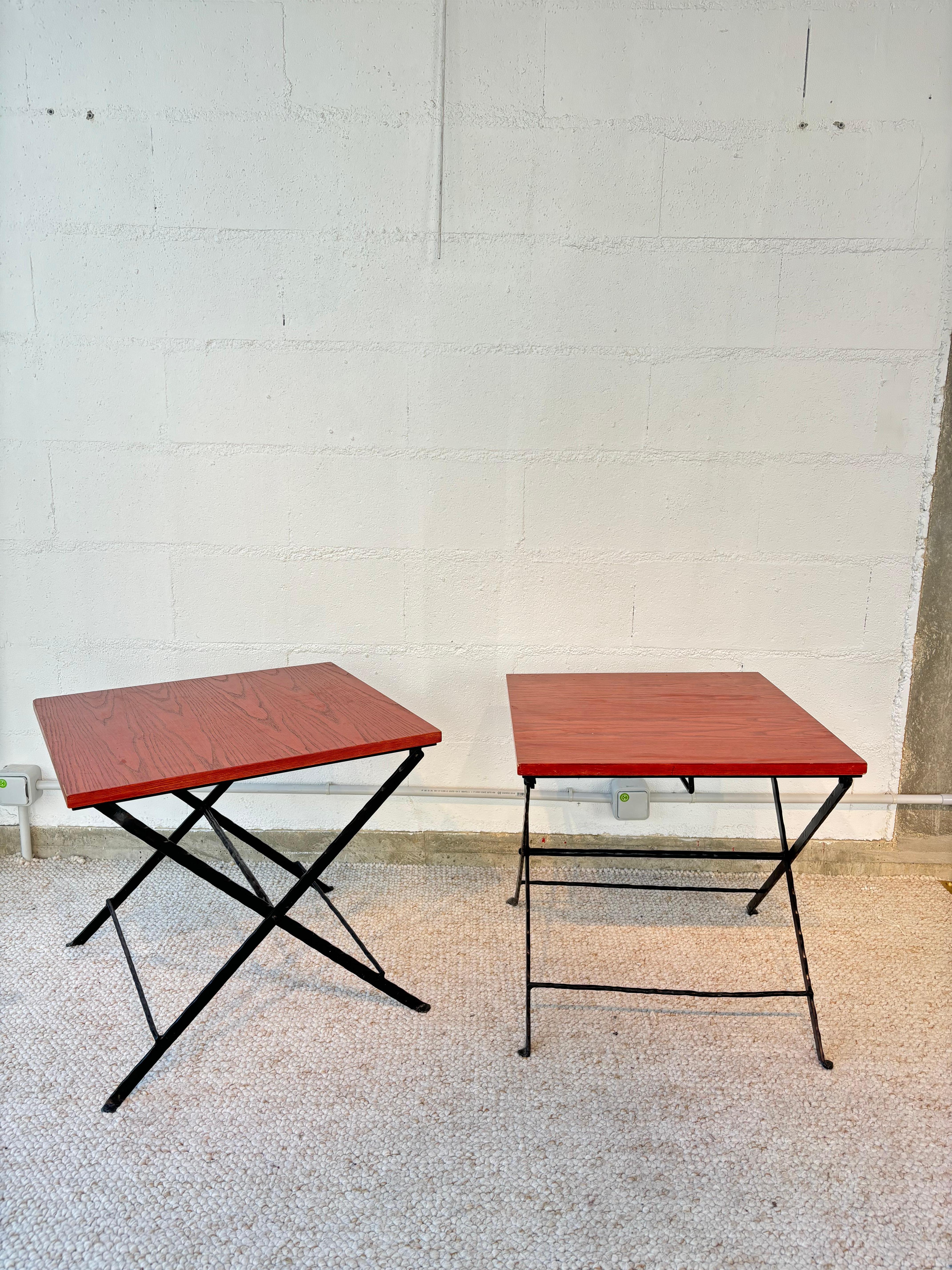 Paire de tables pliantes par Elizabeth Garouste et Mattia Bonetti. 
Ces tables sont une commande spéciale pour le salon de haute couture de Christian Lacroix en 1987. 