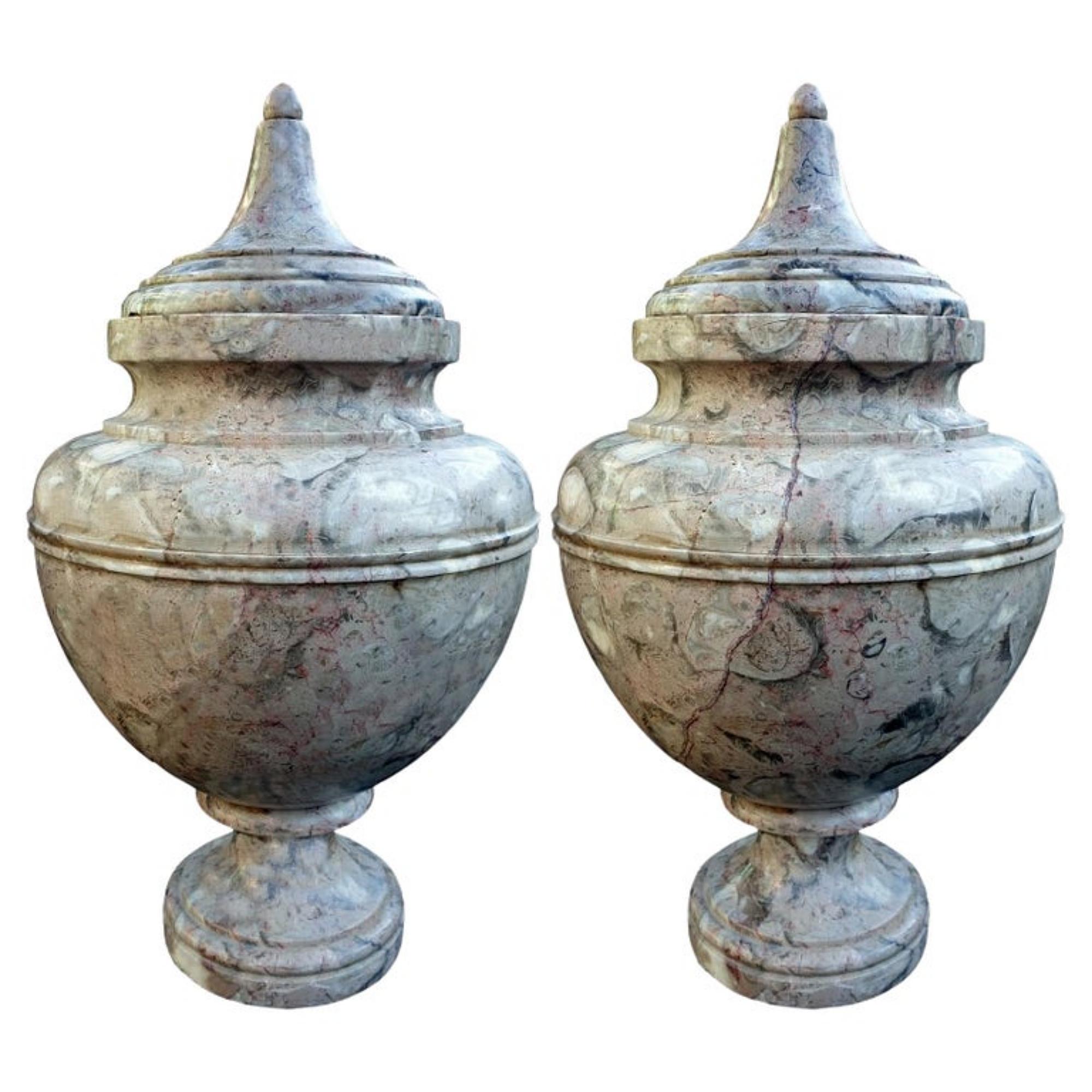 Außergewöhnliches Paar gedrechselter Vasen aus italienischem Lumachella-Marmor, frühes 20. Jahrhundert (Handgefertigt) im Angebot