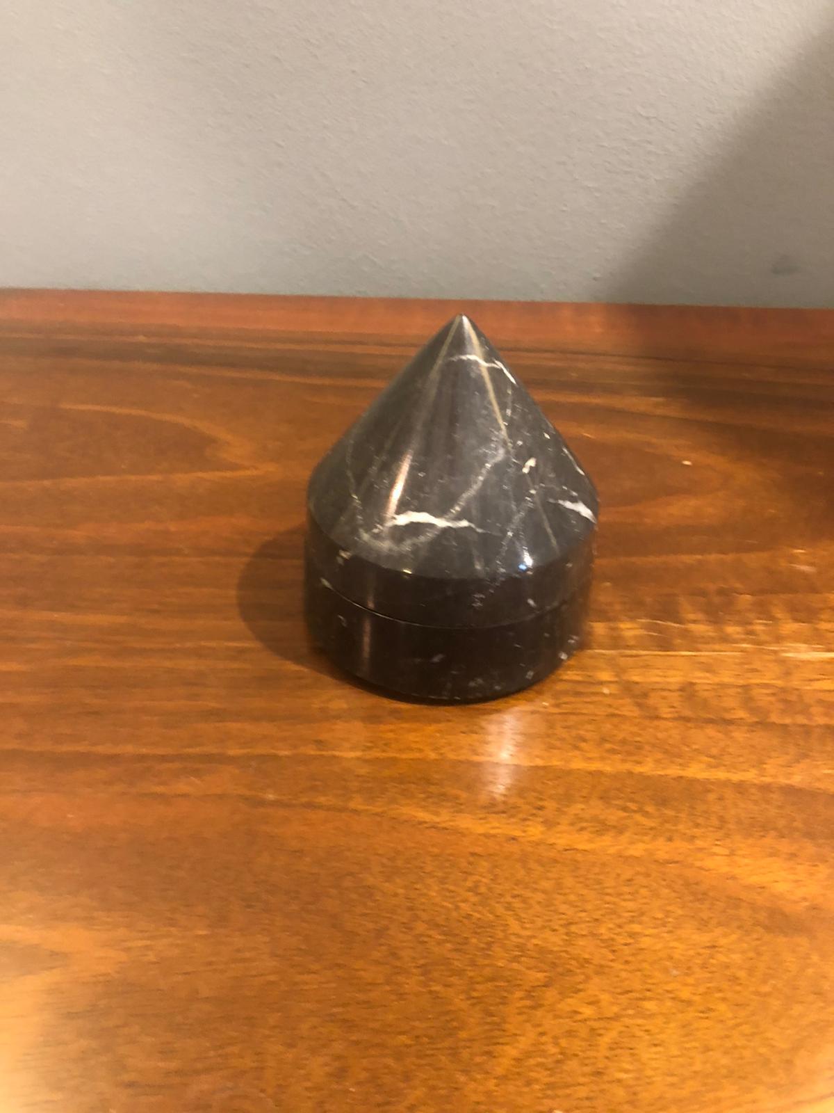 This black marble paperweight consists of two sections, the cylindrical-shaped base and the second pyramid-shaped. The item is in perfect condition and is very rare to find
Angelo Mangiarotti was a Italian architect, designer, teacher and urban