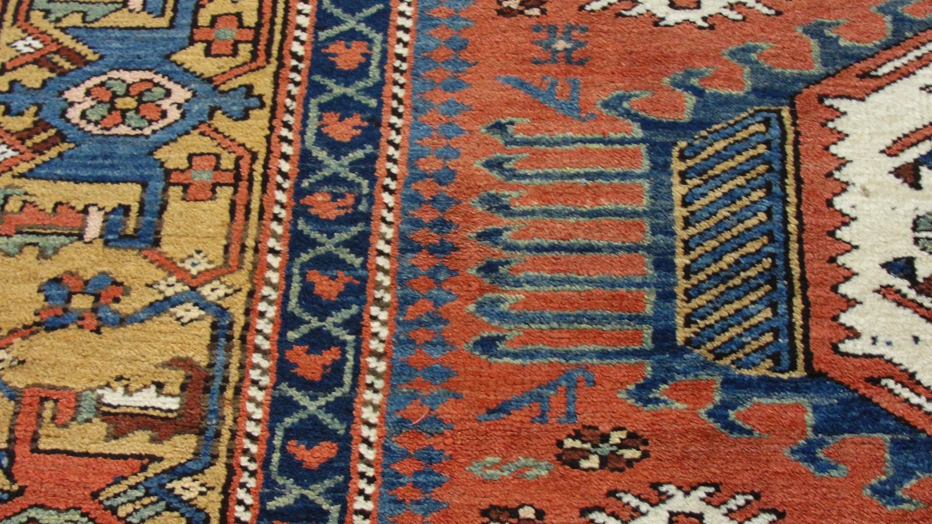 Antique  Tapis persan Heriz / Karaja / Serapi, 165 cm x 243,84 cm Excellent état - En vente à Evanston, IL