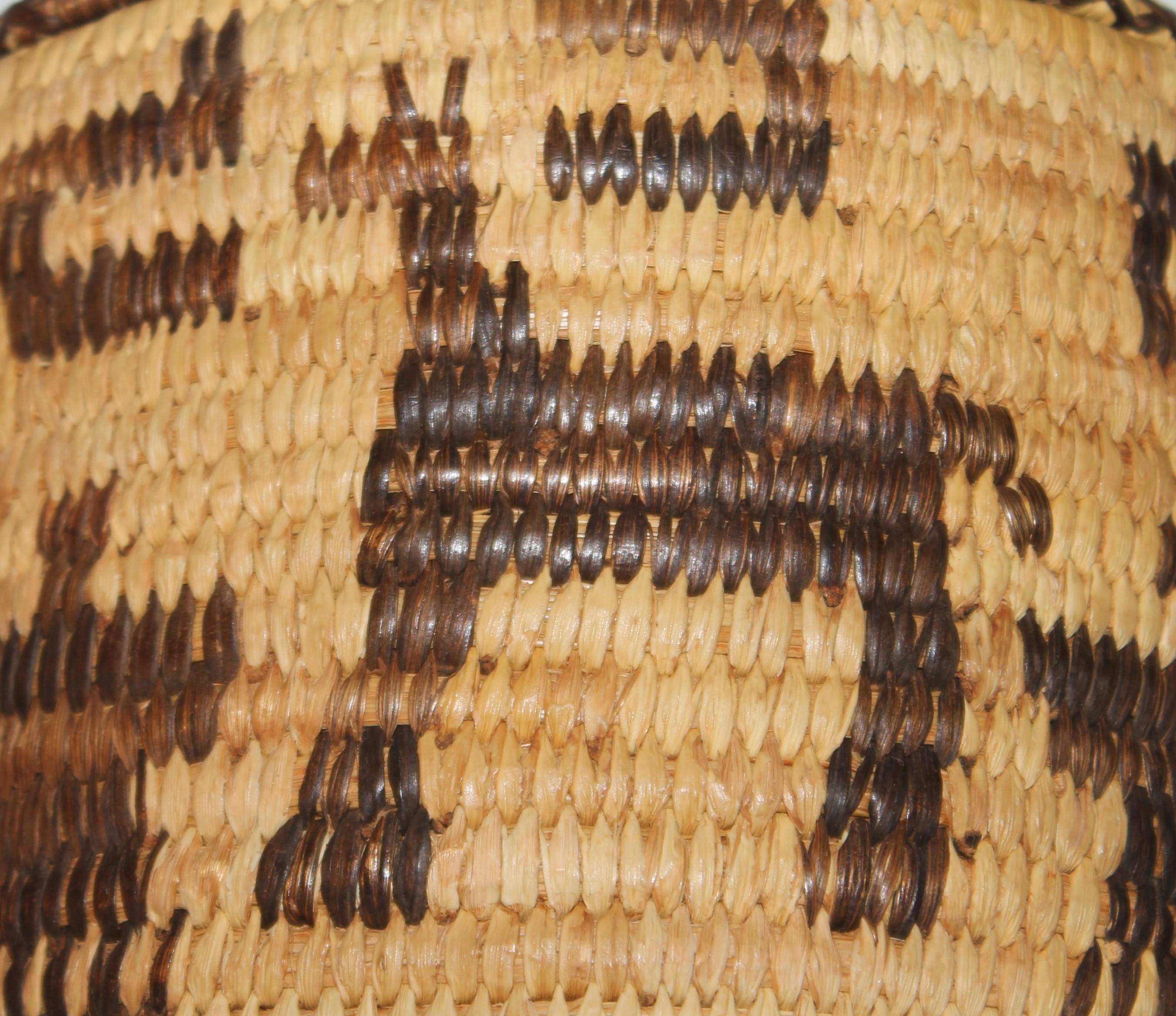 Der indische Pima-Korb mit Deckel und Bildunterlage im Zustand „Gut“ im Angebot in Los Angeles, CA