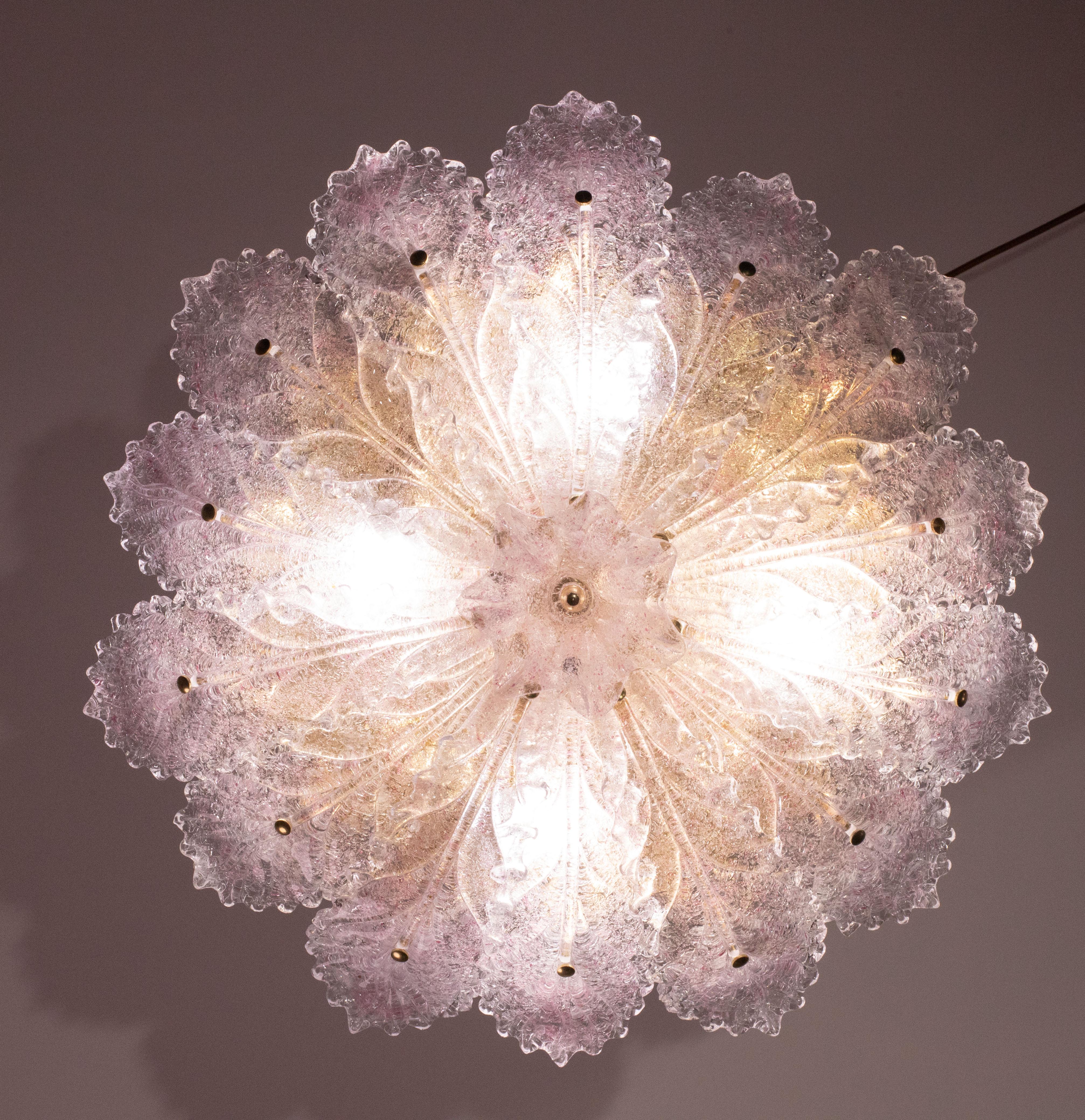Elegant Vintage Murano ceiling light with pink glass leaves.

Period: circa 1970.

The ceiling light features 4 European standard E14 lights.

Excellent vintage condition.