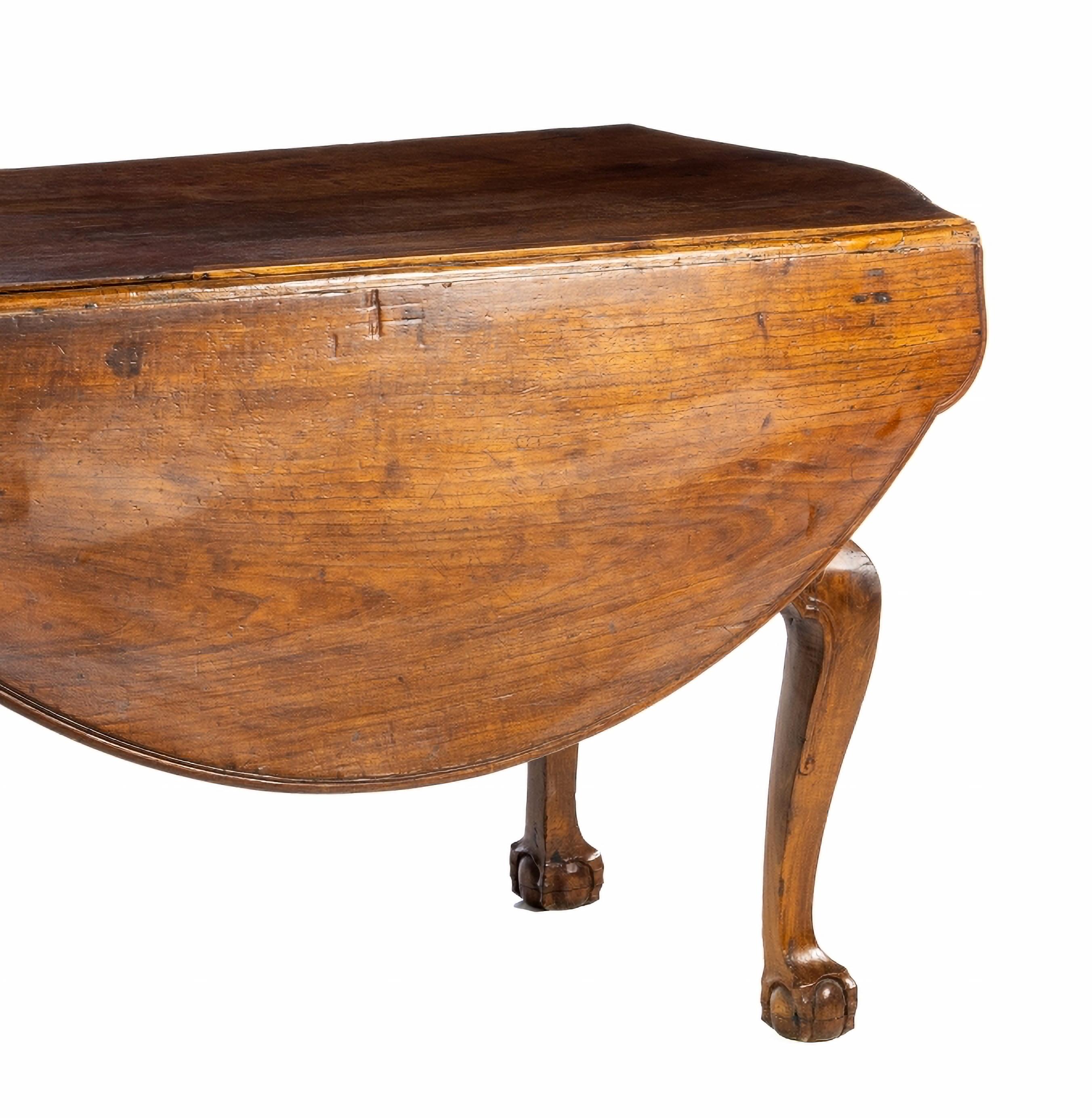 Amazing Portuguese  FLAPPED TABLE 17th Century

in chestnut wood with carvings, cut top, resting on four claw and ball feet.
 With two drawers. 
Metal hardware. 
Dim.: (open) 83 x 150 x 146 cm; (closed) 83 147 x 64 cm
very good condition