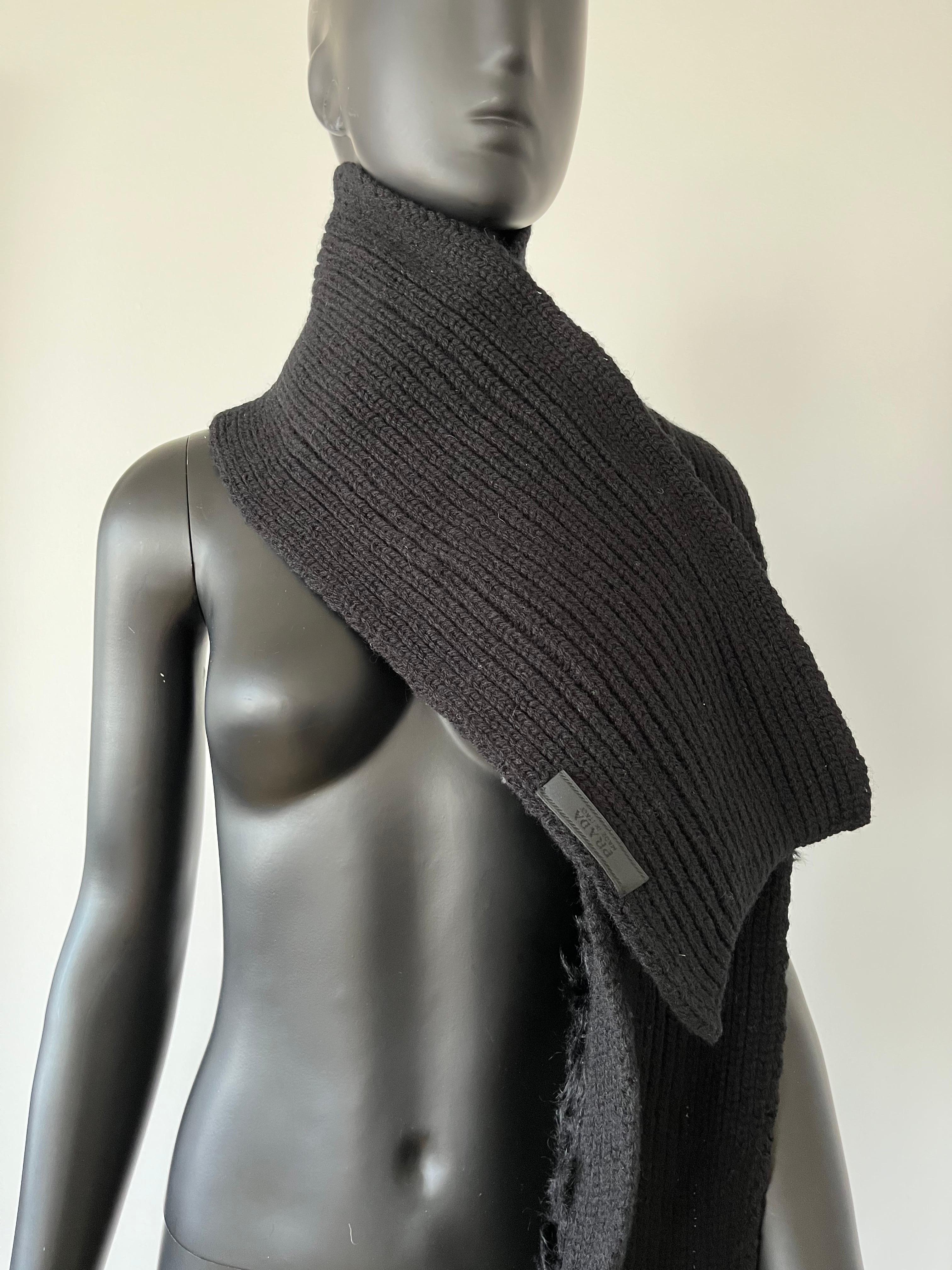 Amazing PRADA wool knit and fur Scarf - Gender Neutral In Good Condition For Sale In COLLINGWOOD, AU