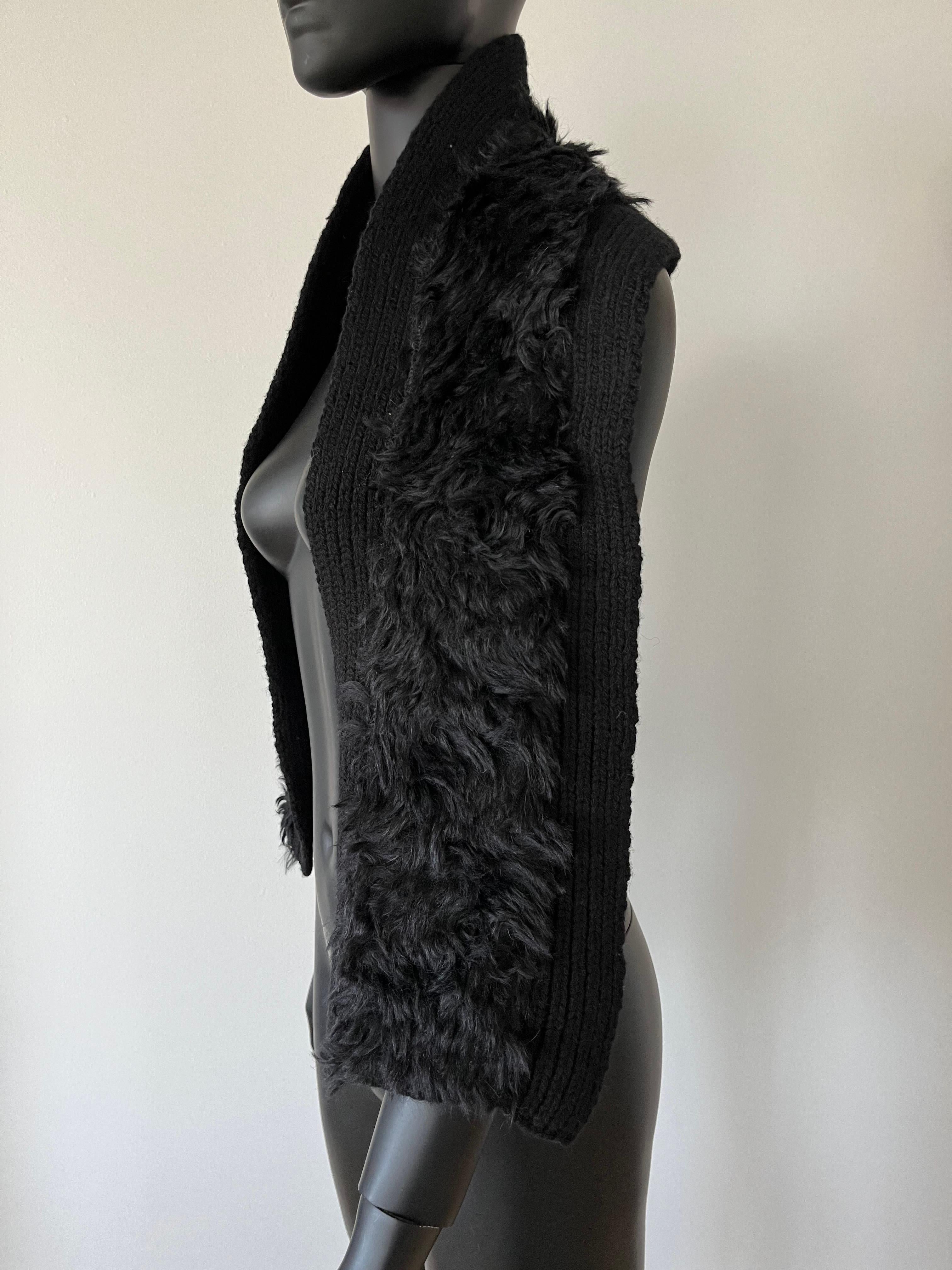 Etonnante écharpe PRADA en tricot de laine et fourrure - Genre neutre Unisexe en vente
