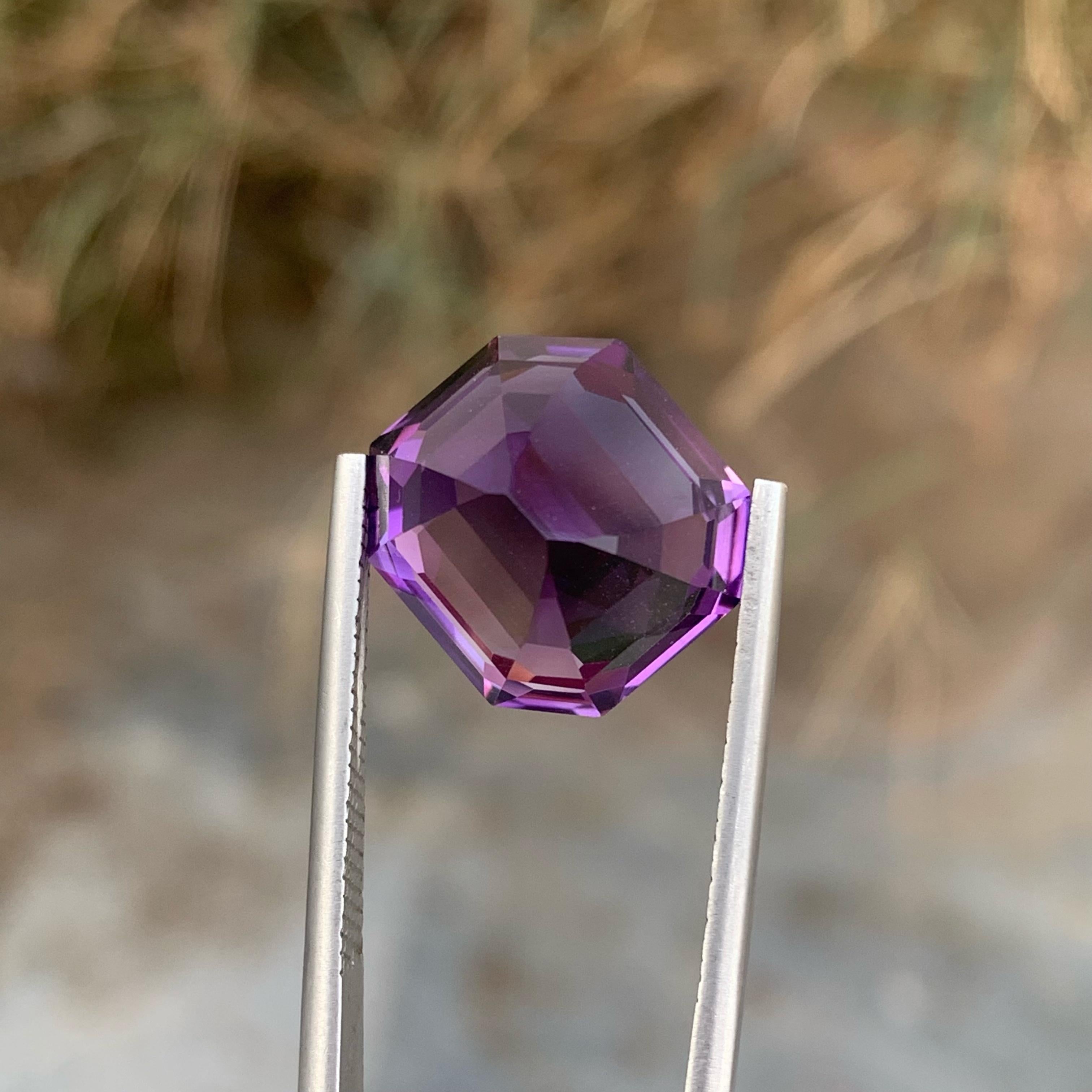 Modern Amazing Purple Amethyst 13.10 carats Emerald Cut Natural Brazilian Gemstone For Sale