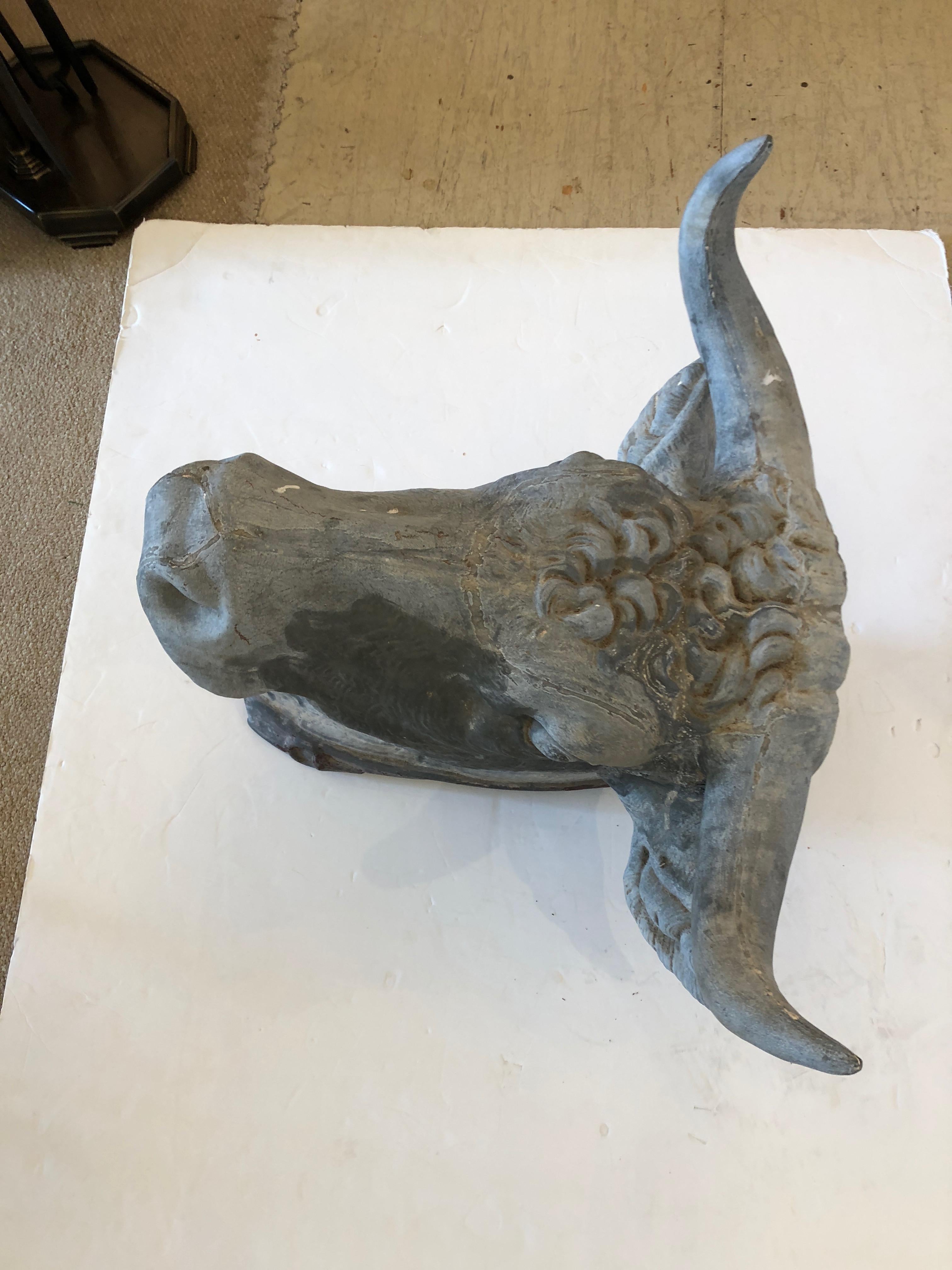 Incroyable et rare tête de taureau en zinc du 19ème siècle en vente 7