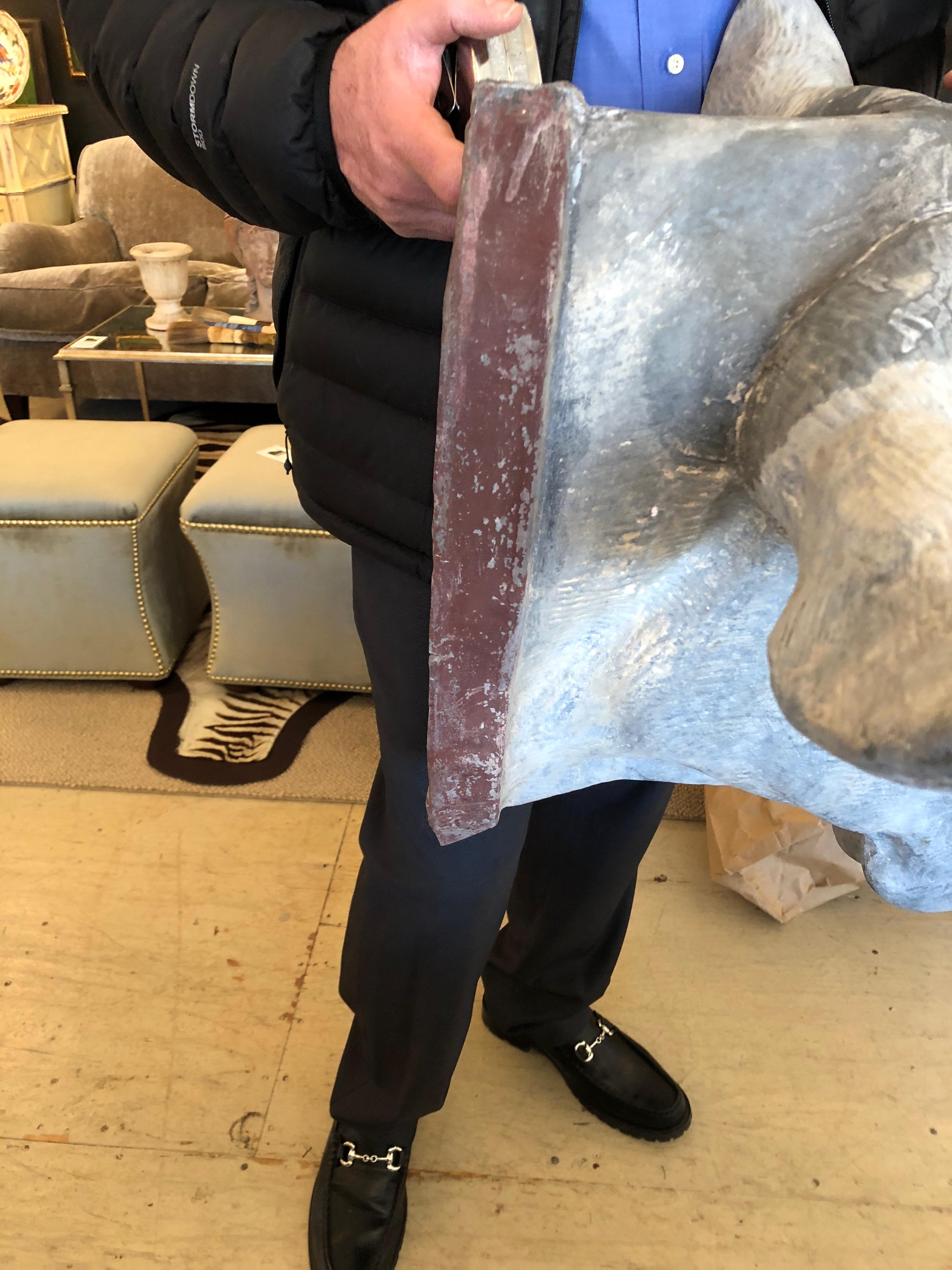 Incroyable et rare tête de taureau en zinc du 19ème siècle en vente 10