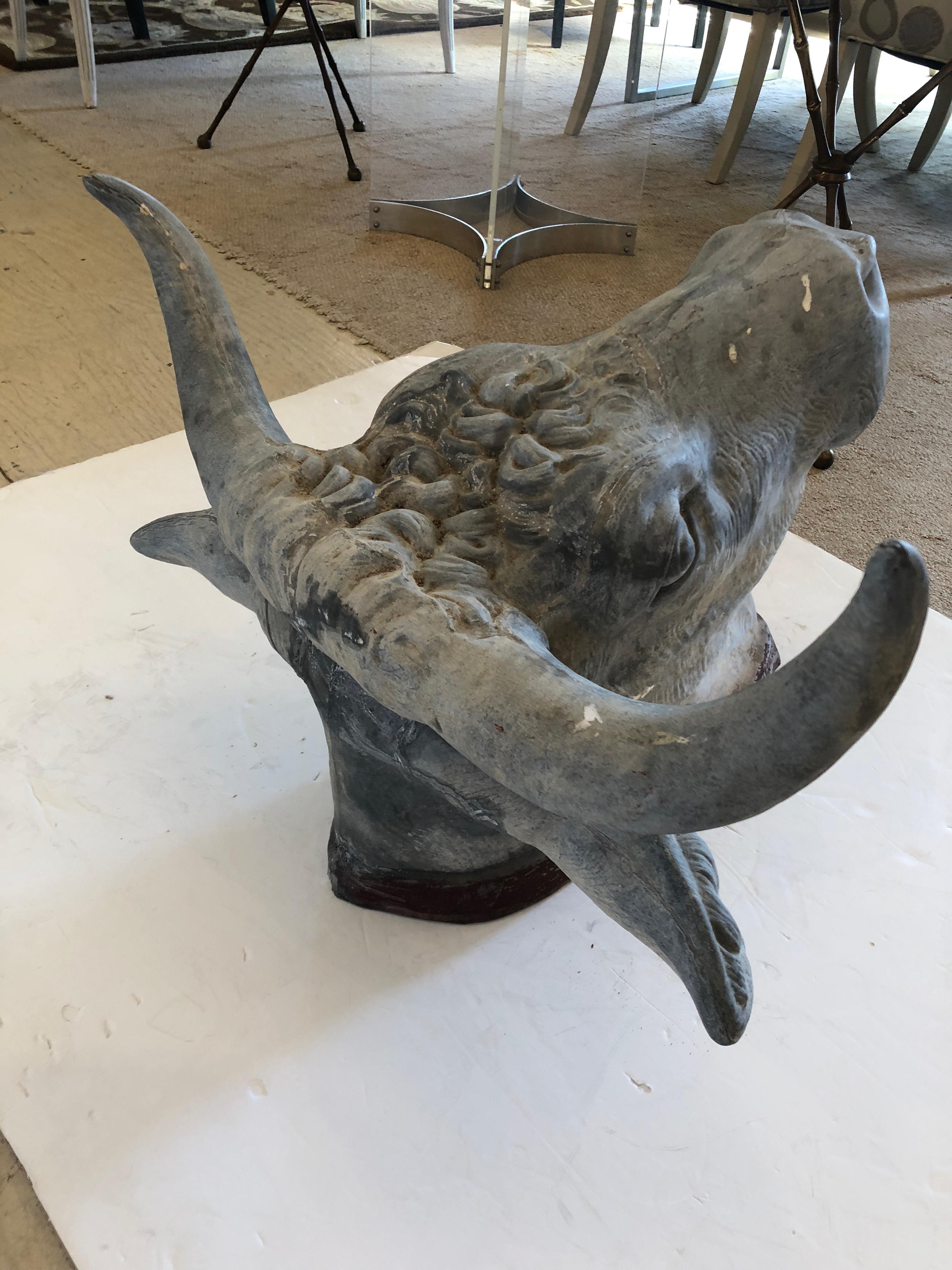 Incroyable et rare tête de taureau en zinc du 19ème siècle en vente 1