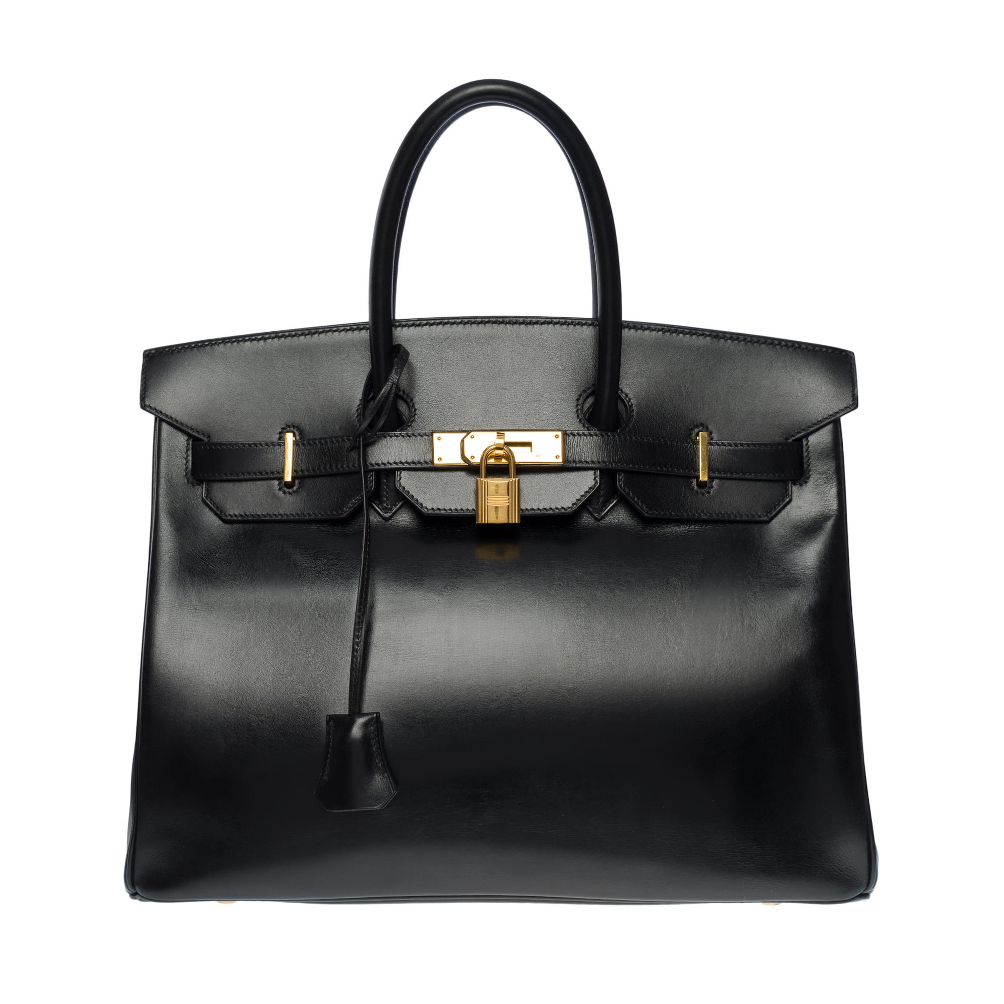 Fantastic Hermes Birkin 35 handbag in black box calf leather, gold plated metal hardware, double handle in black box leather for a hand-held

Flap closure
Black leather lining, one zippered pocket, one patch pocket
Signature: 