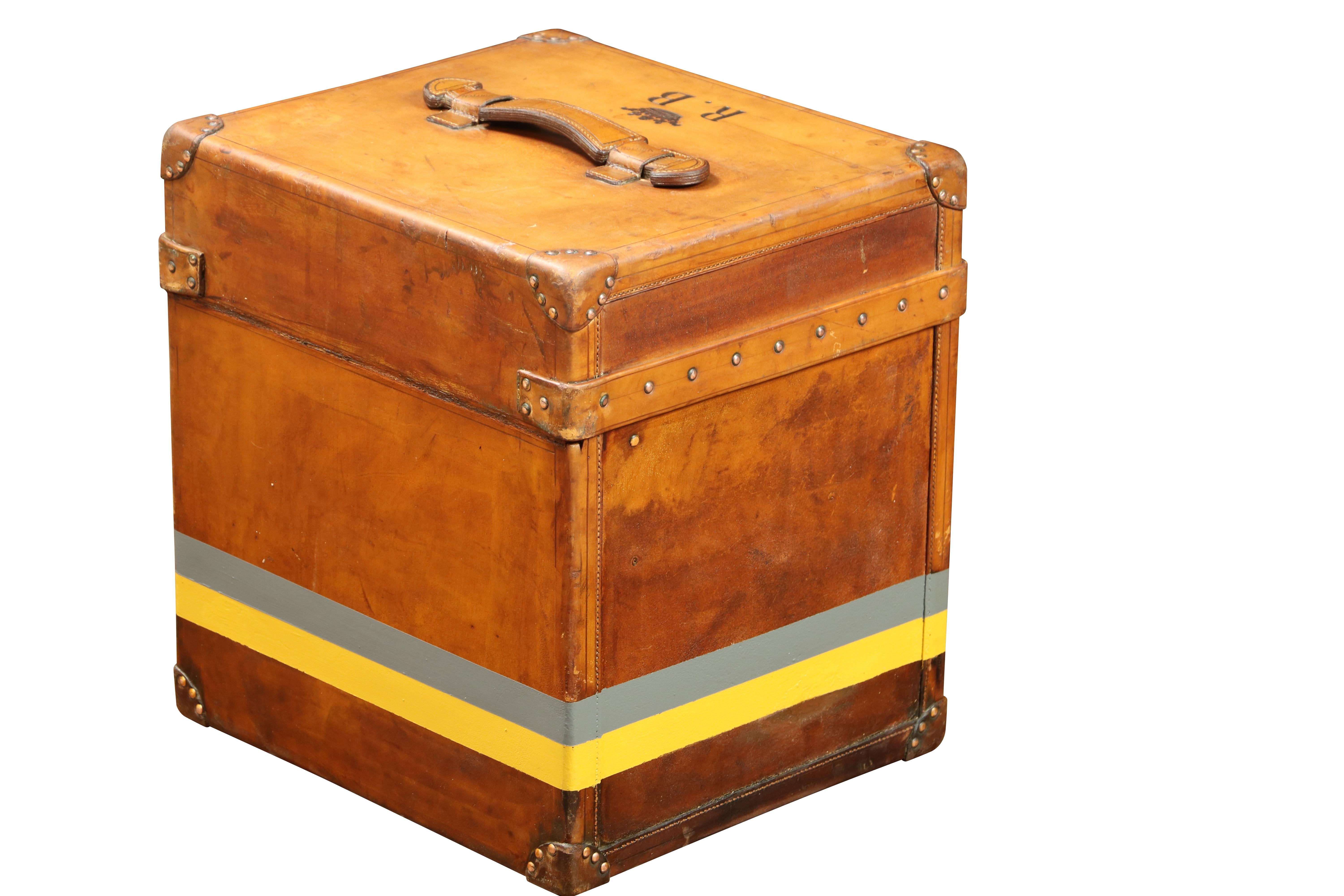 Women's or Men's Amazing & Rare Louis Vuitton Hat Trunk in natural calf leather  Circa 1920