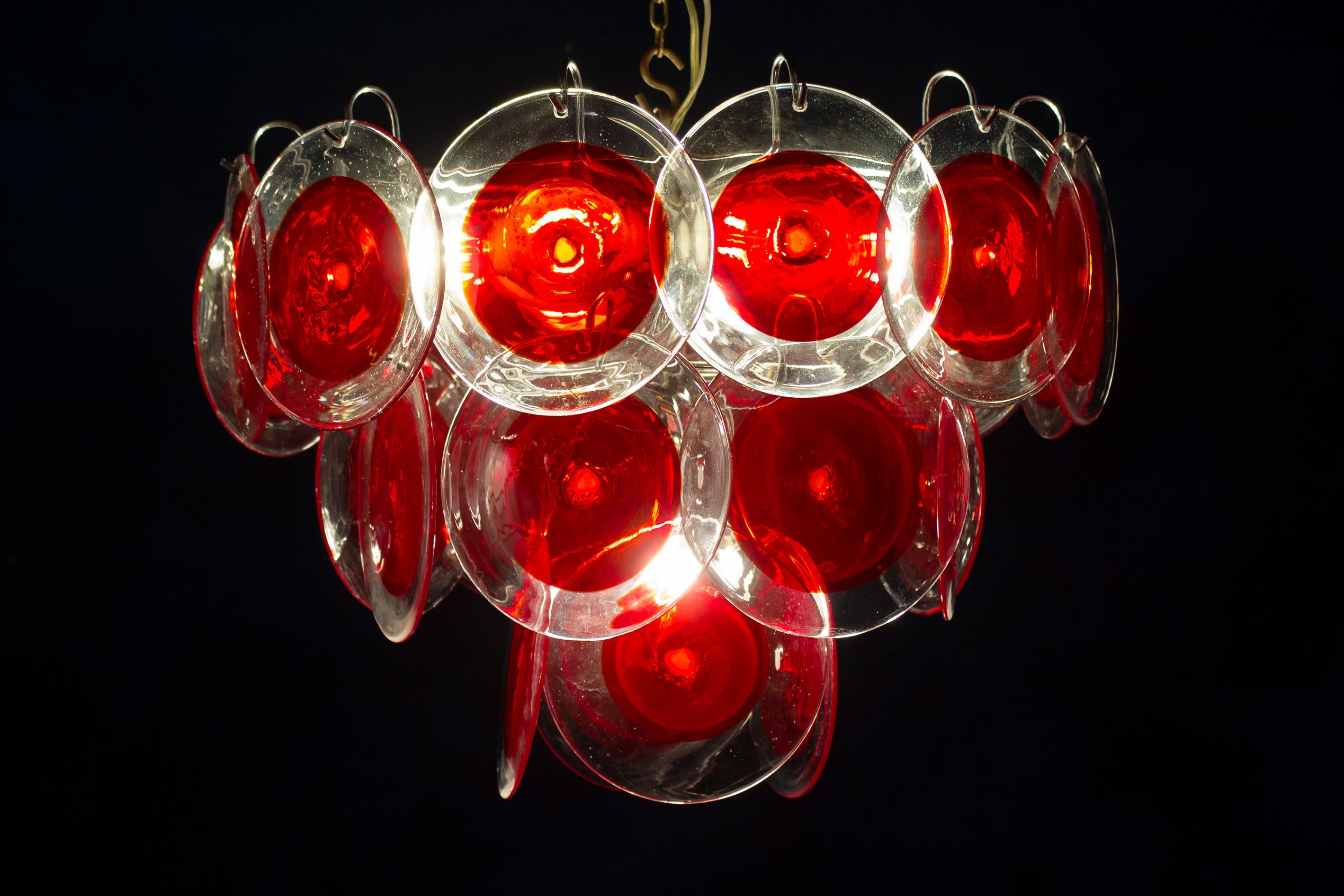 italien Magnifique lustre à disques rouges en verre de Murano en vente