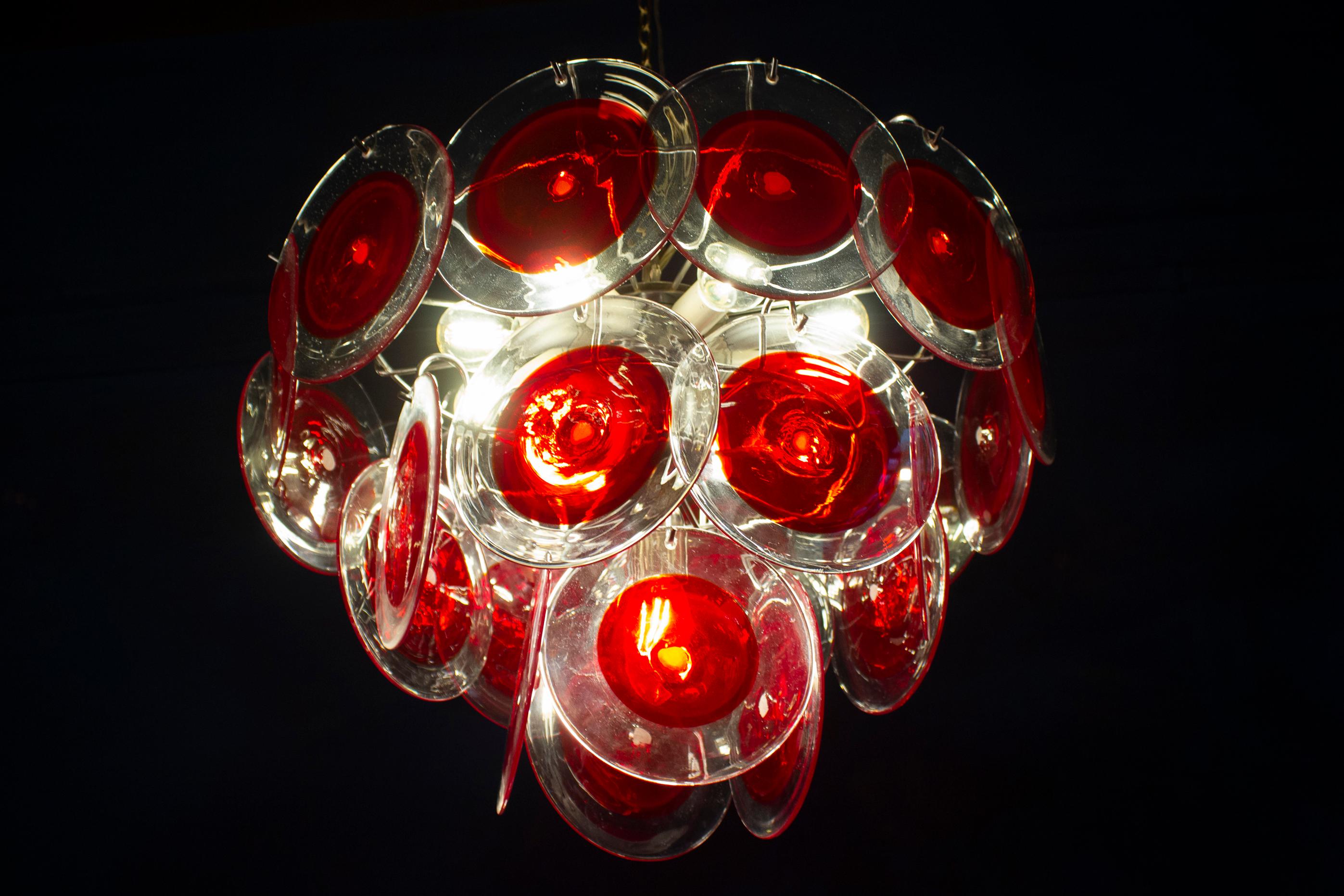 Magnifique lustre à disques rouges en verre de Murano en vente 1
