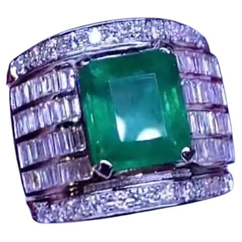 Amazing Ring with 5.92 Carats of Emerald and Diamonds For Sale at 1stDibs