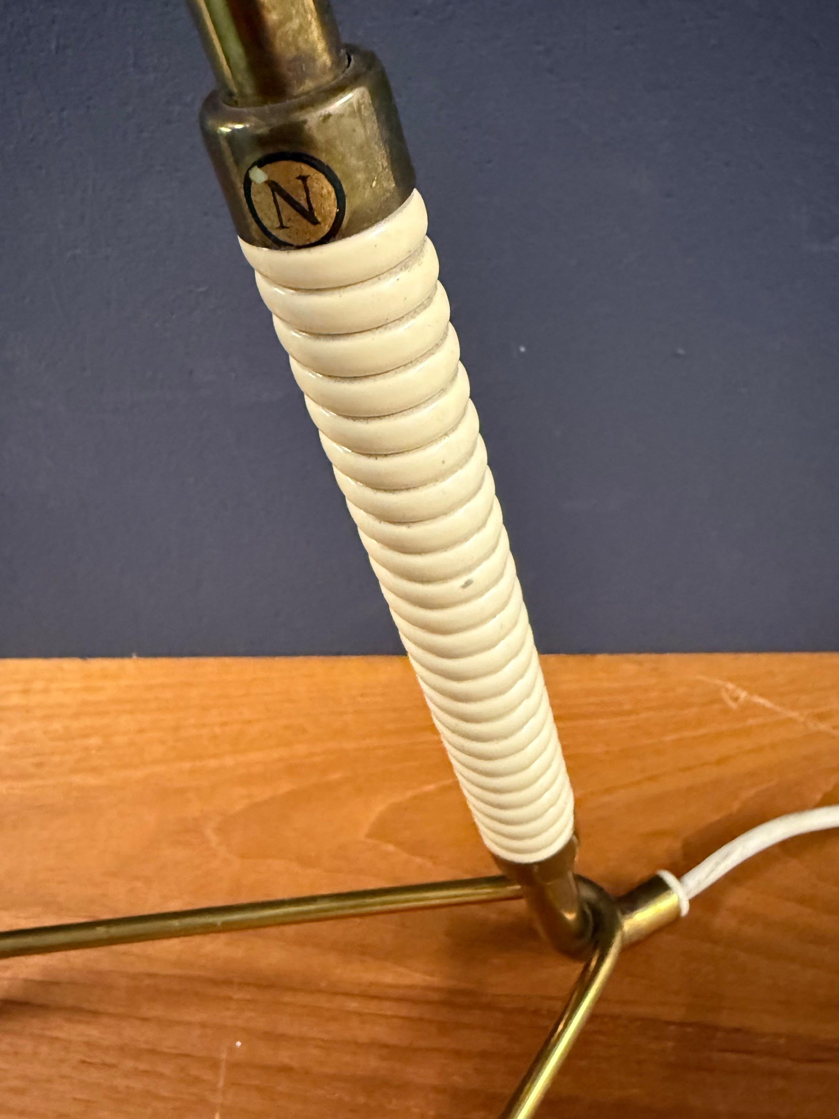 erstaunliche skandinavische Tischlampe im Angebot 12