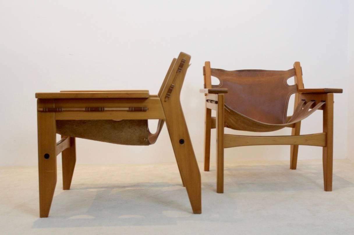 Amazing pair of Sergio Rodrigues ‘Kilin’ lounge chairs, designed by Oca Industries in the 1970s in Brazil. Sergio Rodrigues is often called the 