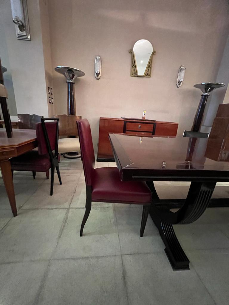 Incroyable ensemble de 12 chaises Art Déco 1920 Matériaux : Bois et cuir en vente 3