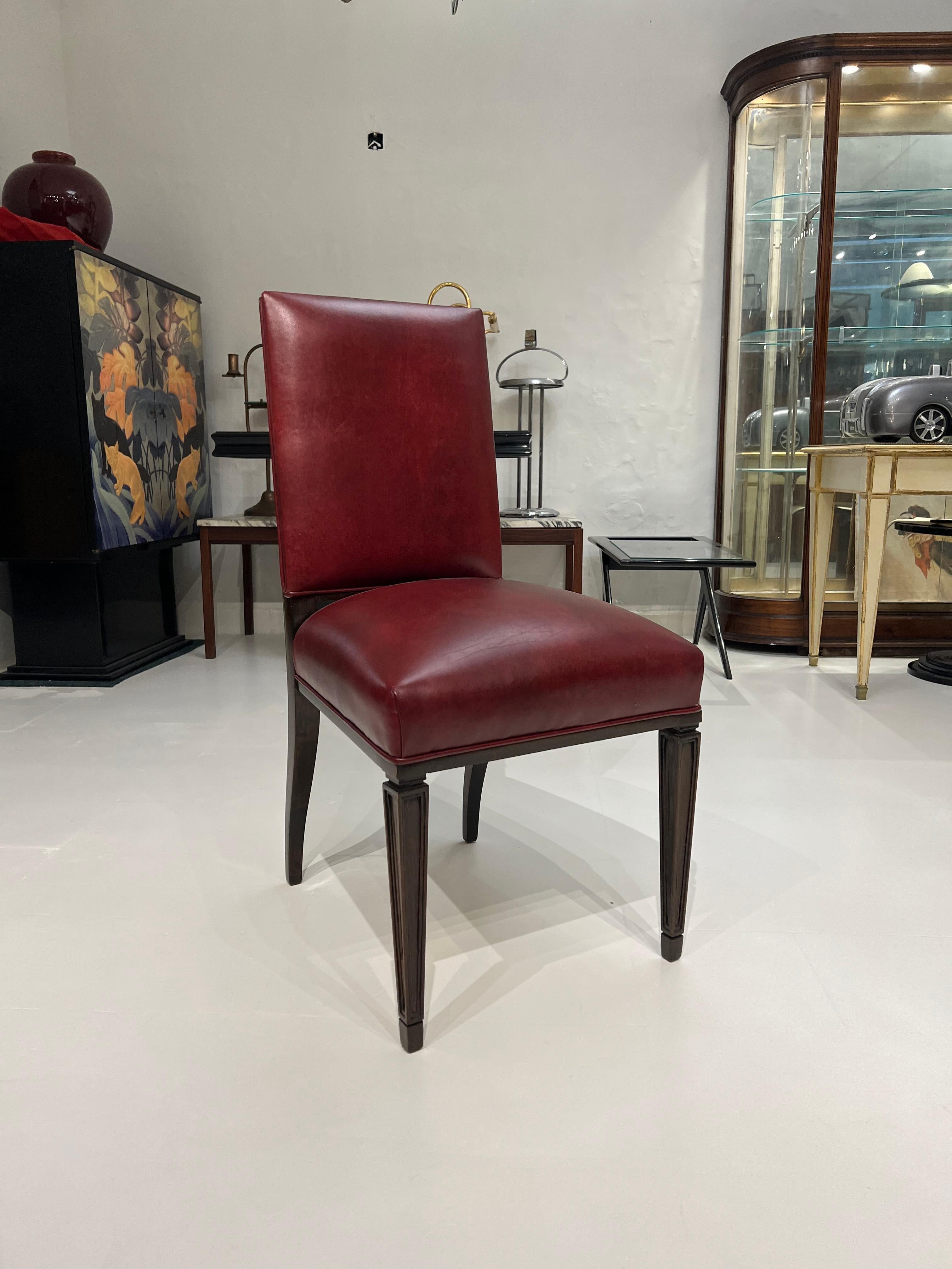 Incredibile set di 12 sedie Art Deco 1920 Materiali: Wood e pelle in vendita 7