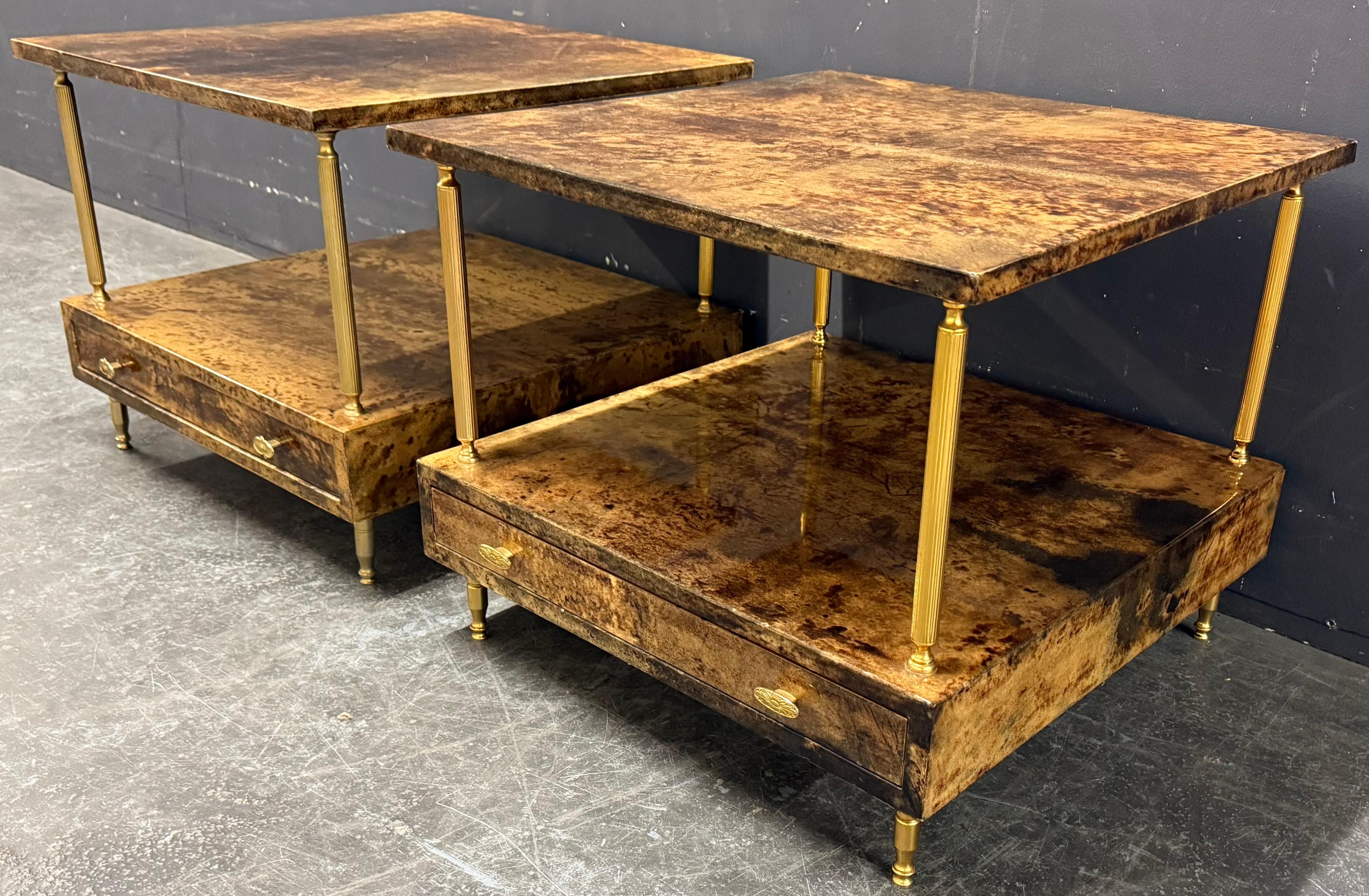Italiano Incredibile set di 2 tavolini da salotto di Aldo Tura in vendita