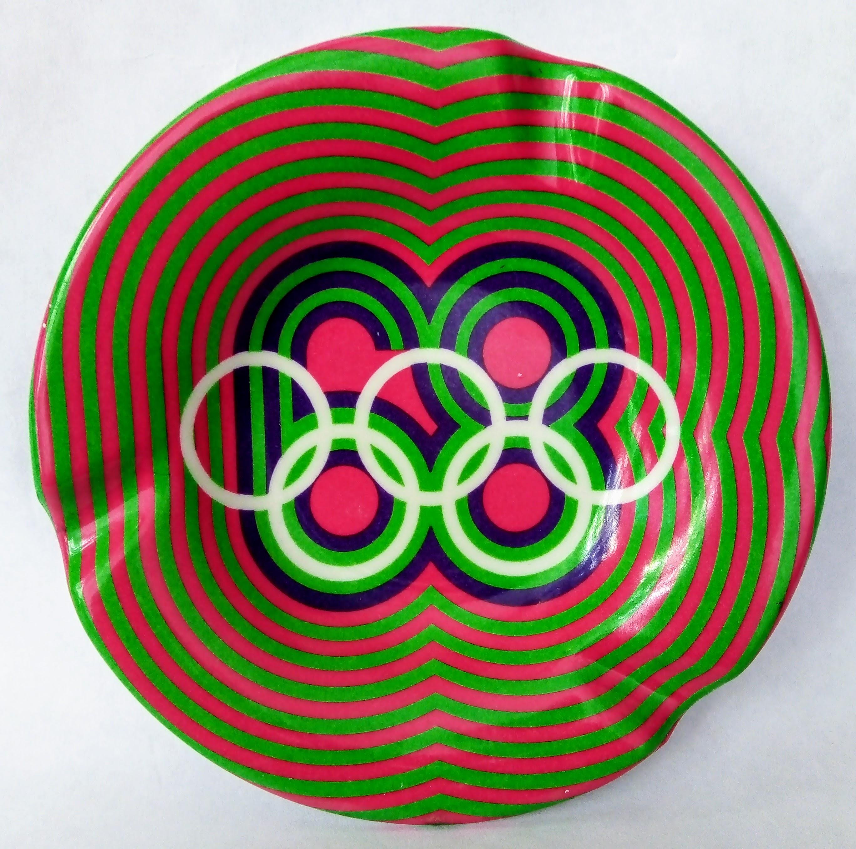 Mid-20th Century Amazing Set of 5 Original Ashtrays from Mexico68 Olympic Games in Striking Color