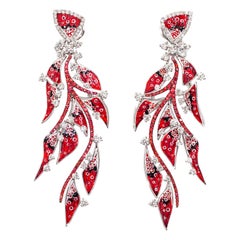 Boucles d'oreilles en or blanc, diamants blancs et saphirs décorés à la main avec de la micro-mosaïque