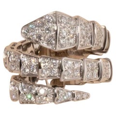 Amazing snake ring with natural diamonds 