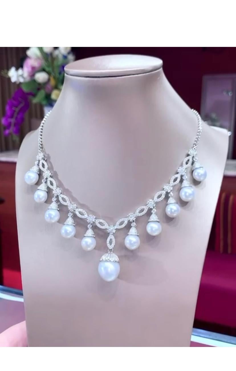 Magnificent design for this incredible piece of art, so chic and glamour. Piece of high jewelry.
Necklace come  in 18k gold with 11 pieces of natural and untreated south sea pearls , luxurious quality. Centre pearl is in size 15 mm,  and another