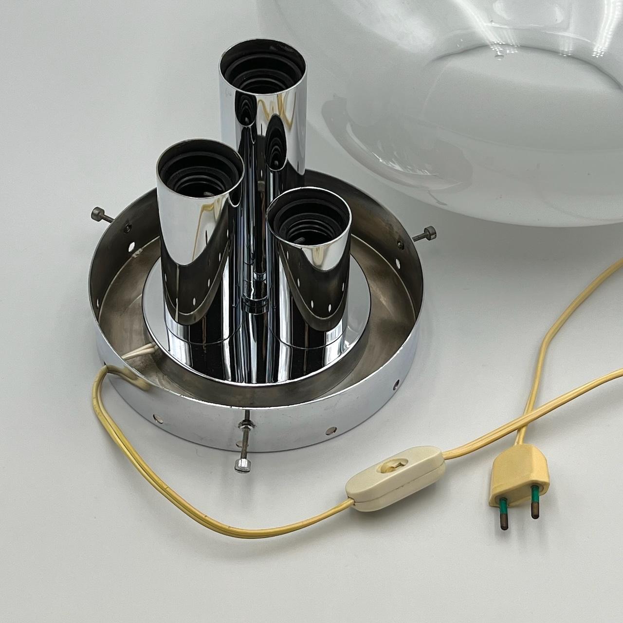 Außergewöhnliche Space Age 'UFO' fliegende Untertasse-Tischlampe aus Glas und Metall, Italien 1960er Jahre im Angebot 5