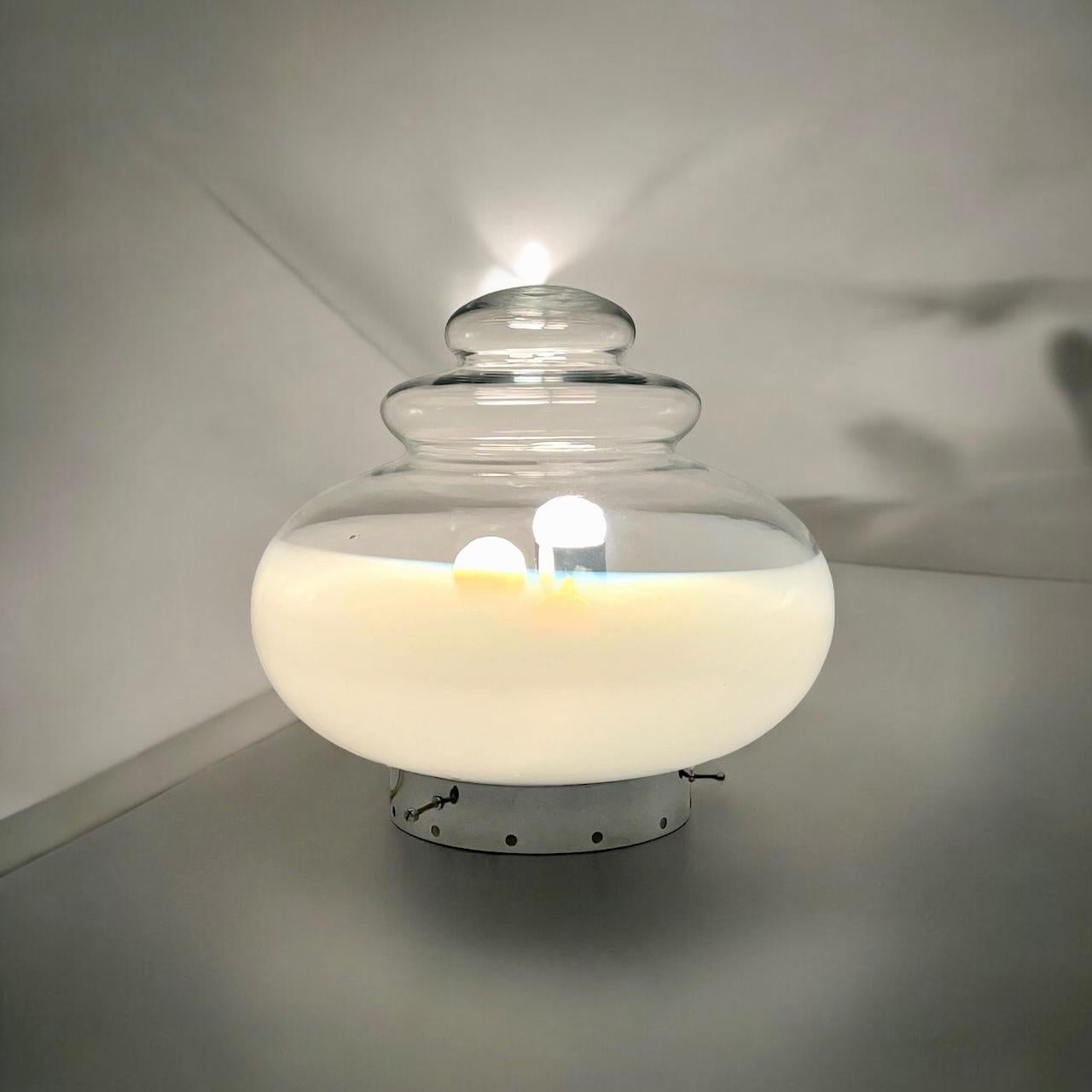 Außergewöhnliche Space Age 'UFO' fliegende Untertasse-Tischlampe aus Glas und Metall, Italien 1960er Jahre im Zustand „Gut“ im Angebot in San Benedetto Del Tronto, IT