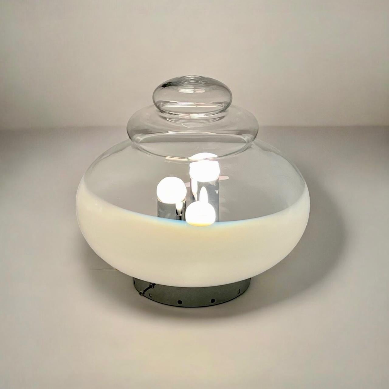 Außergewöhnliche Space Age 'UFO' fliegende Untertasse-Tischlampe aus Glas und Metall, Italien 1960er Jahre (Mitte des 20. Jahrhunderts) im Angebot