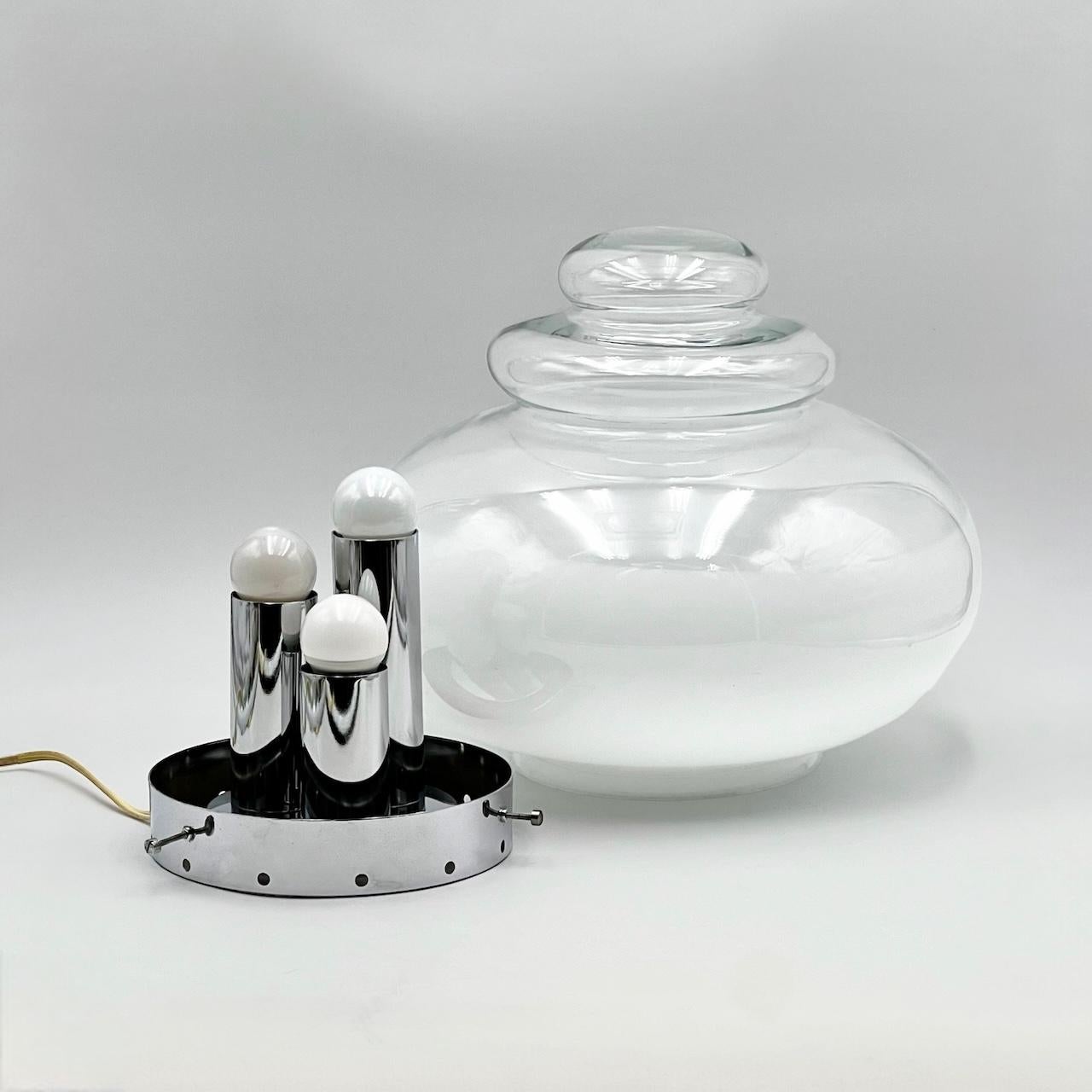Außergewöhnliche Space Age 'UFO' fliegende Untertasse-Tischlampe aus Glas und Metall, Italien 1960er Jahre im Angebot 2