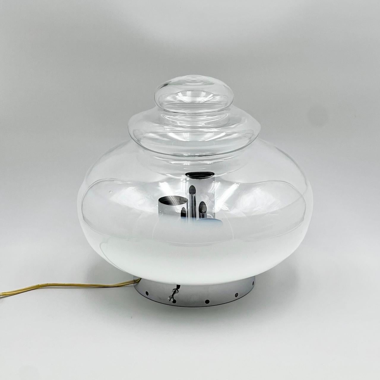 Außergewöhnliche Space Age 'UFO' fliegende Untertasse-Tischlampe aus Glas und Metall, Italien 1960er Jahre im Angebot 4