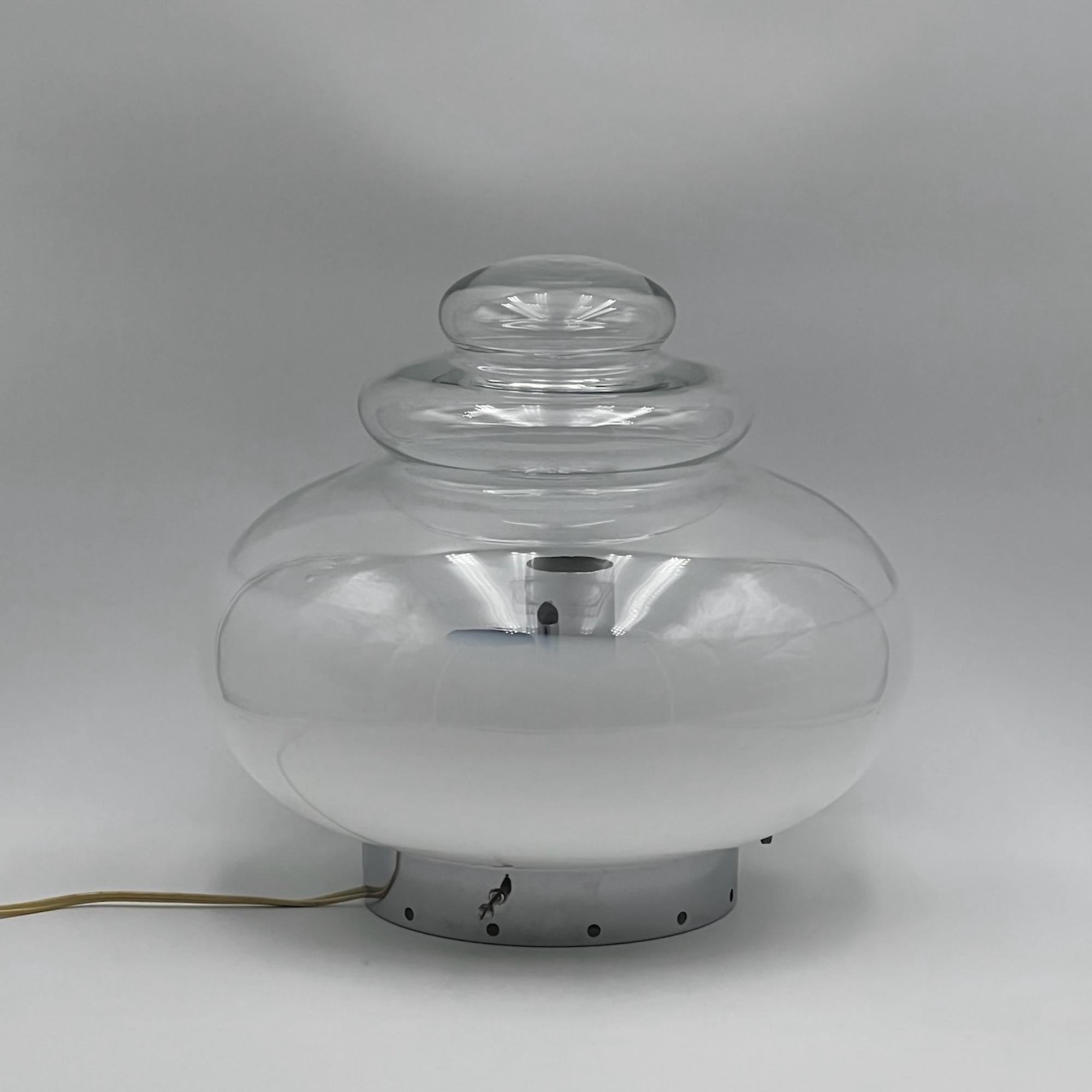 Amazing Space Age 'UFO' Flying Saucer Table Lamp in Glass and Metal, Italy 1960s In Good Condition For Sale In San Benedetto Del Tronto, IT