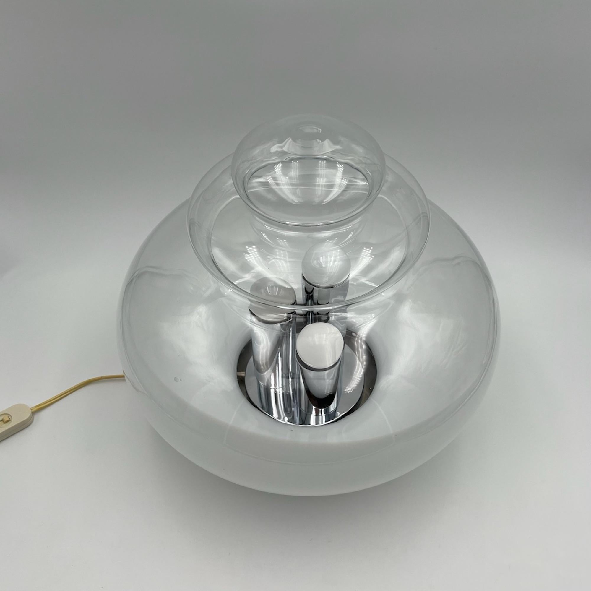 Amazing Space Age 'UFO' Flying Saucer Table Lamp in Glass and Metal, Italy 1960s For Sale 4