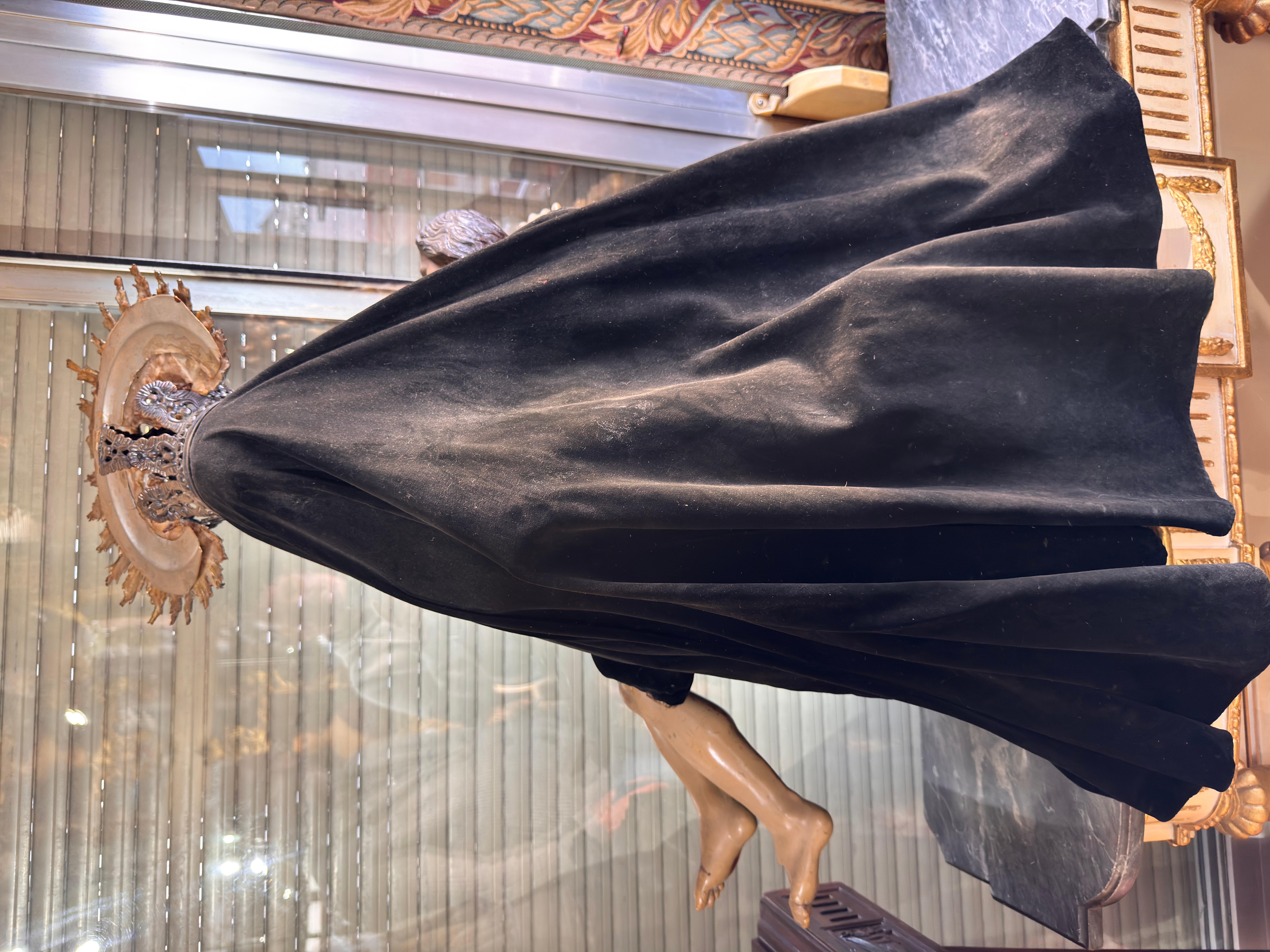 Incredibile Pietà barocca spagnola in legno policromo con corona d'argento, XVIII secolo in vendita 2