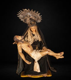Importante Pietà barocca spagnola del XVIII secolo con corona d'argento e lacrime in vetro