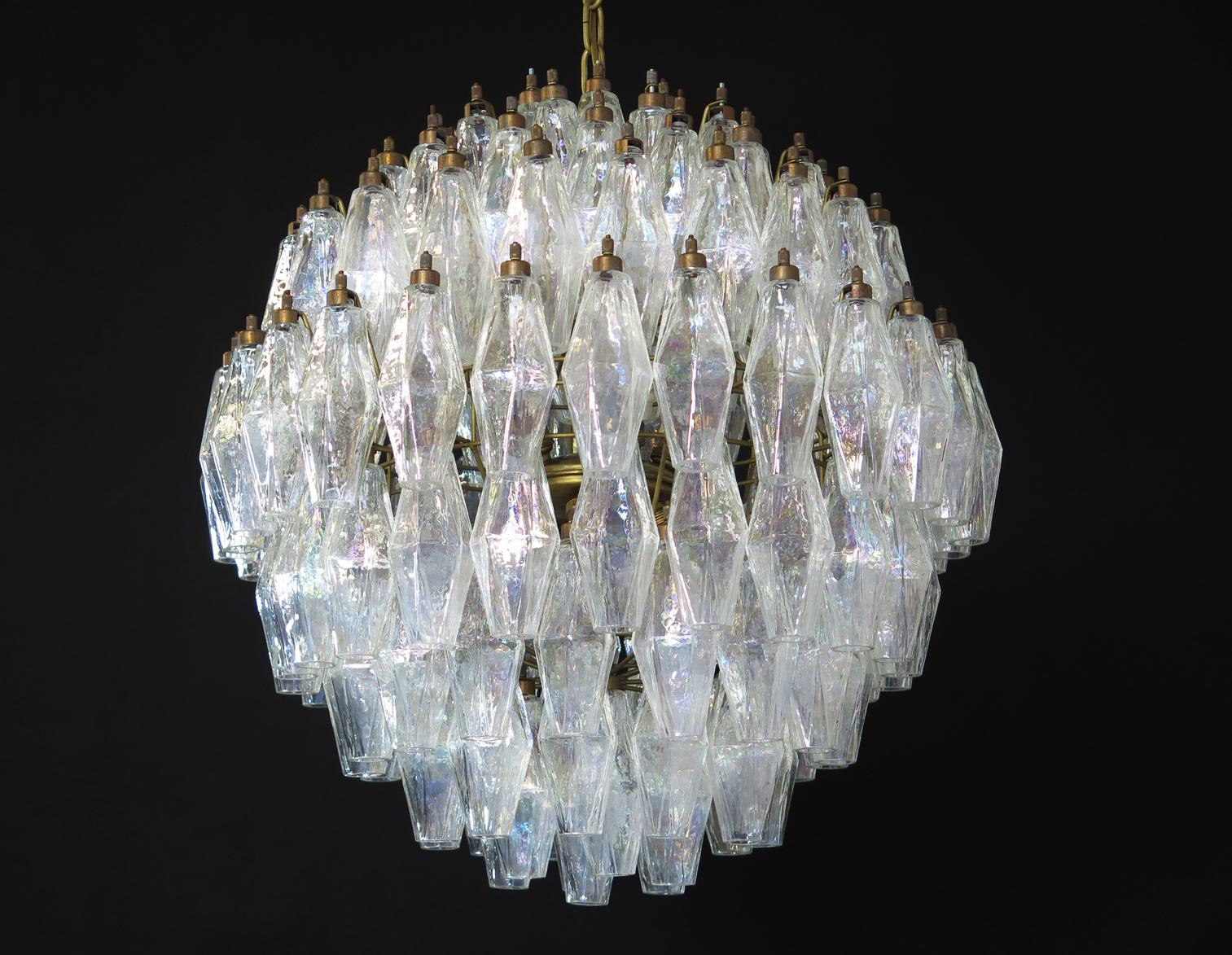 Elegant Italian pendant light made from 140 iridescent Murano glasses 