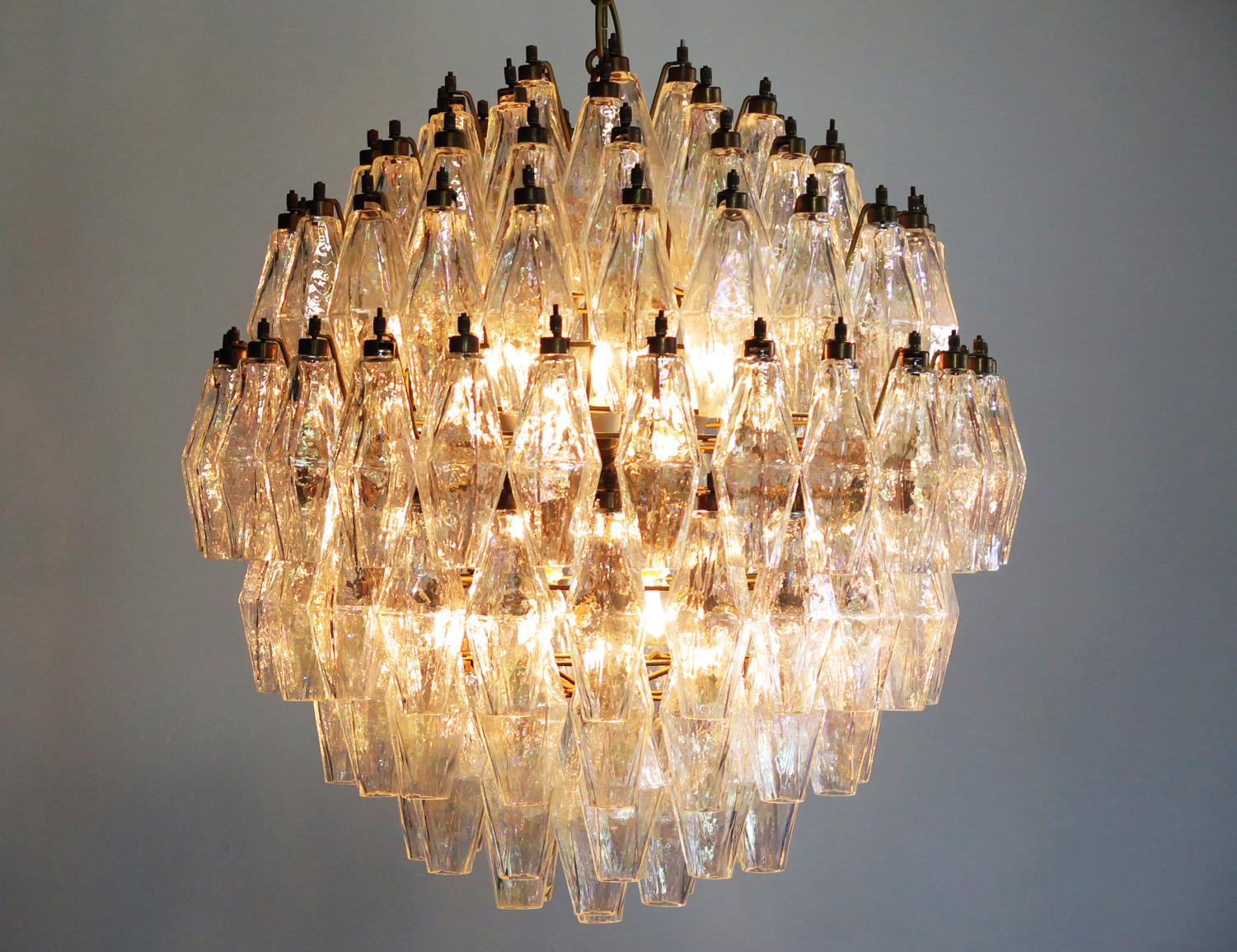 Vetro soffiato Incredibile candeliere sferico in poliedri di Murano, 140 poliedri iridescenti in vendita