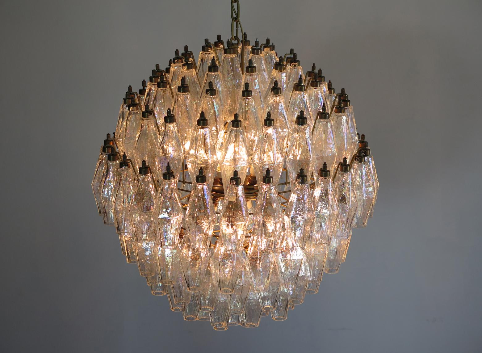 Incredibile candeliere sferico in poliedri di Murano, 140 poliedri iridescenti in vendita 1