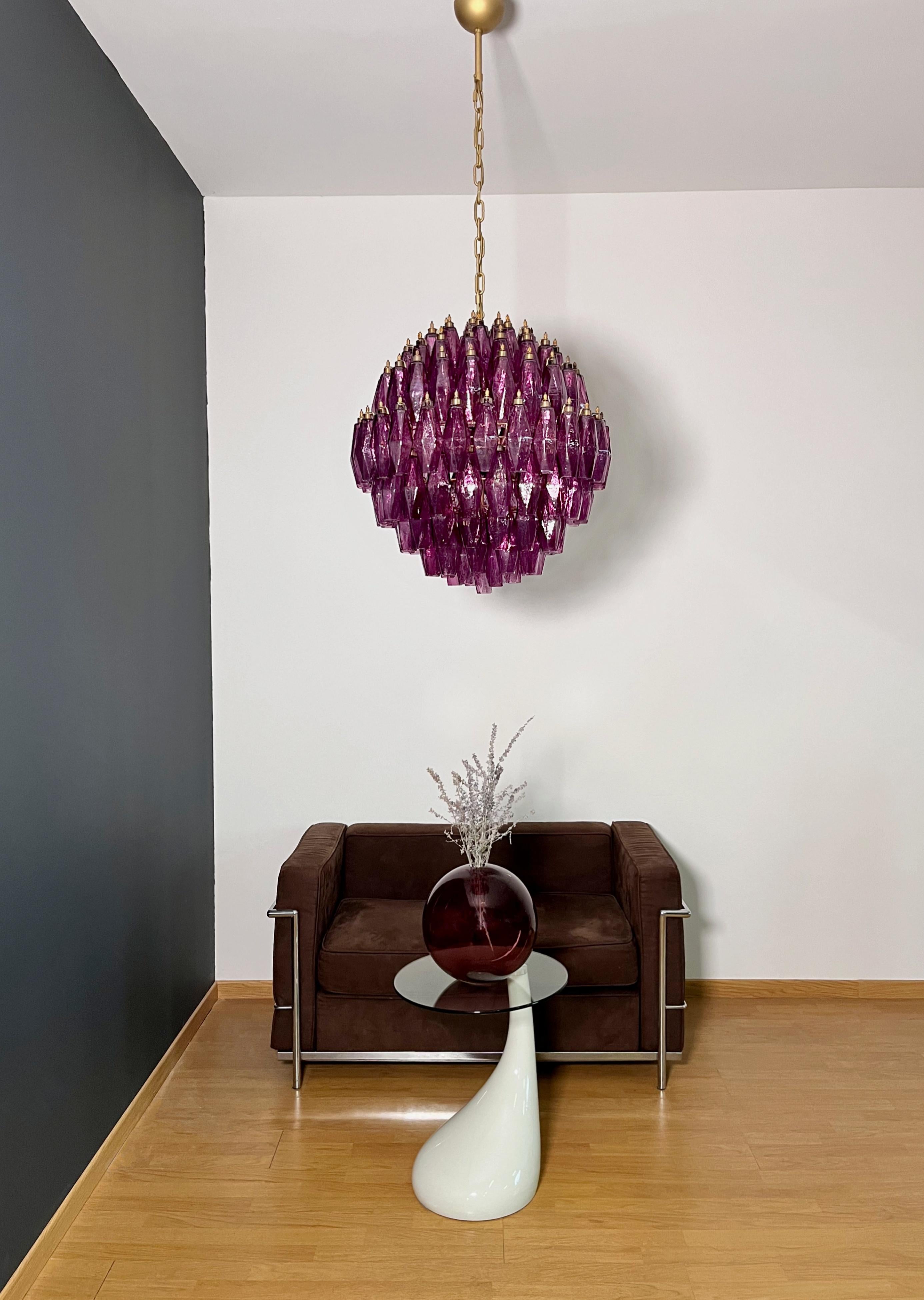Elegant Italian pendant light made from 140 white alabaster Murano glasses 